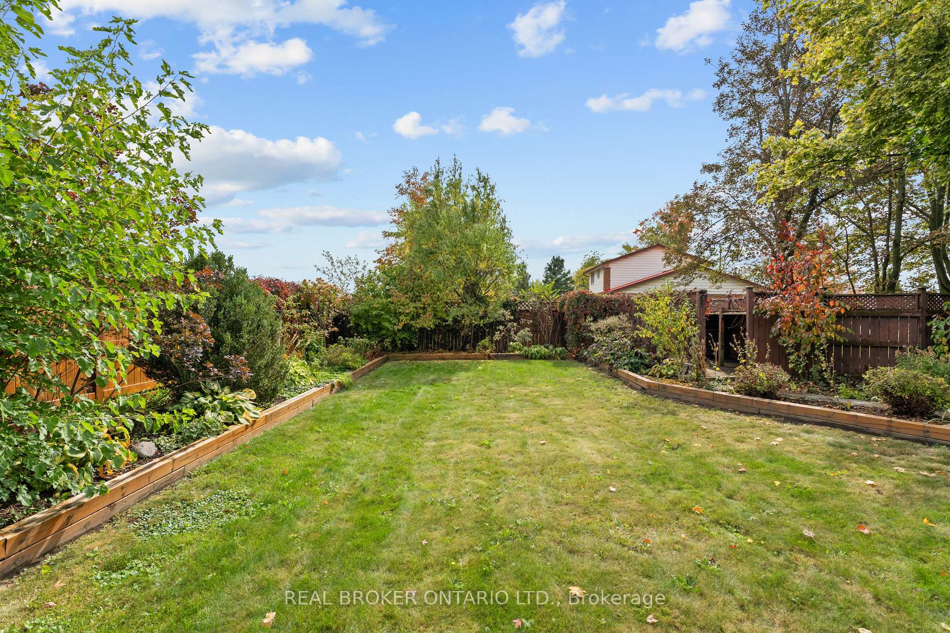Photo 42 of 804 Pinewood Drive, Peterborough, Otonabee Ward 1 — HOMEH