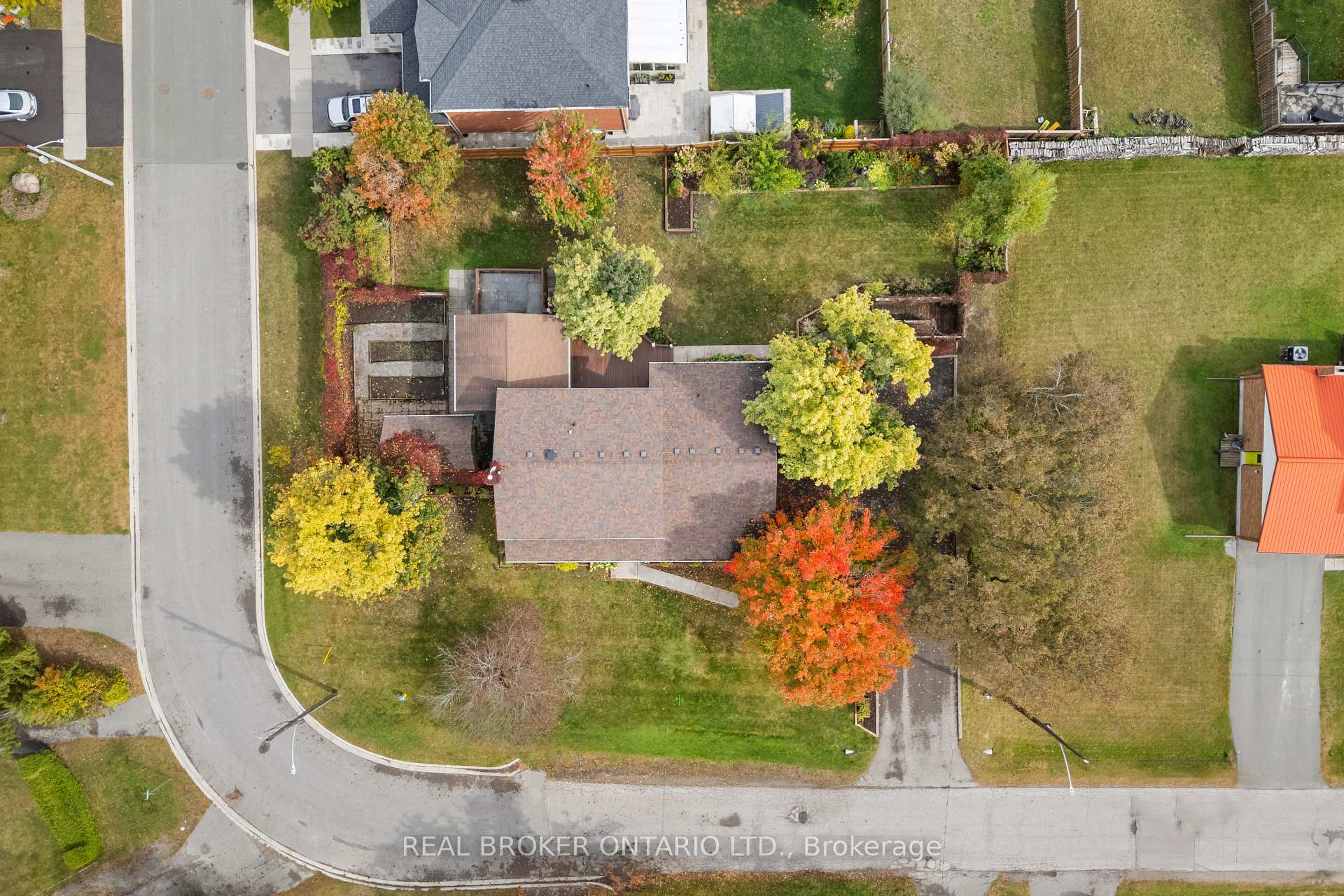 Photo 47 of 804 Pinewood Drive, Peterborough, Otonabee Ward 1 — HOMEH