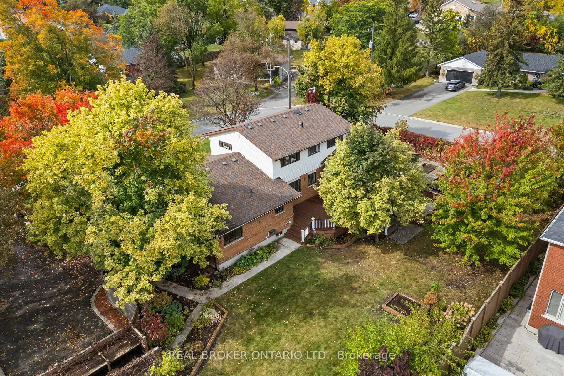 Photo 48 of 804 Pinewood Drive, Peterborough, Otonabee Ward 1 — HOMEH