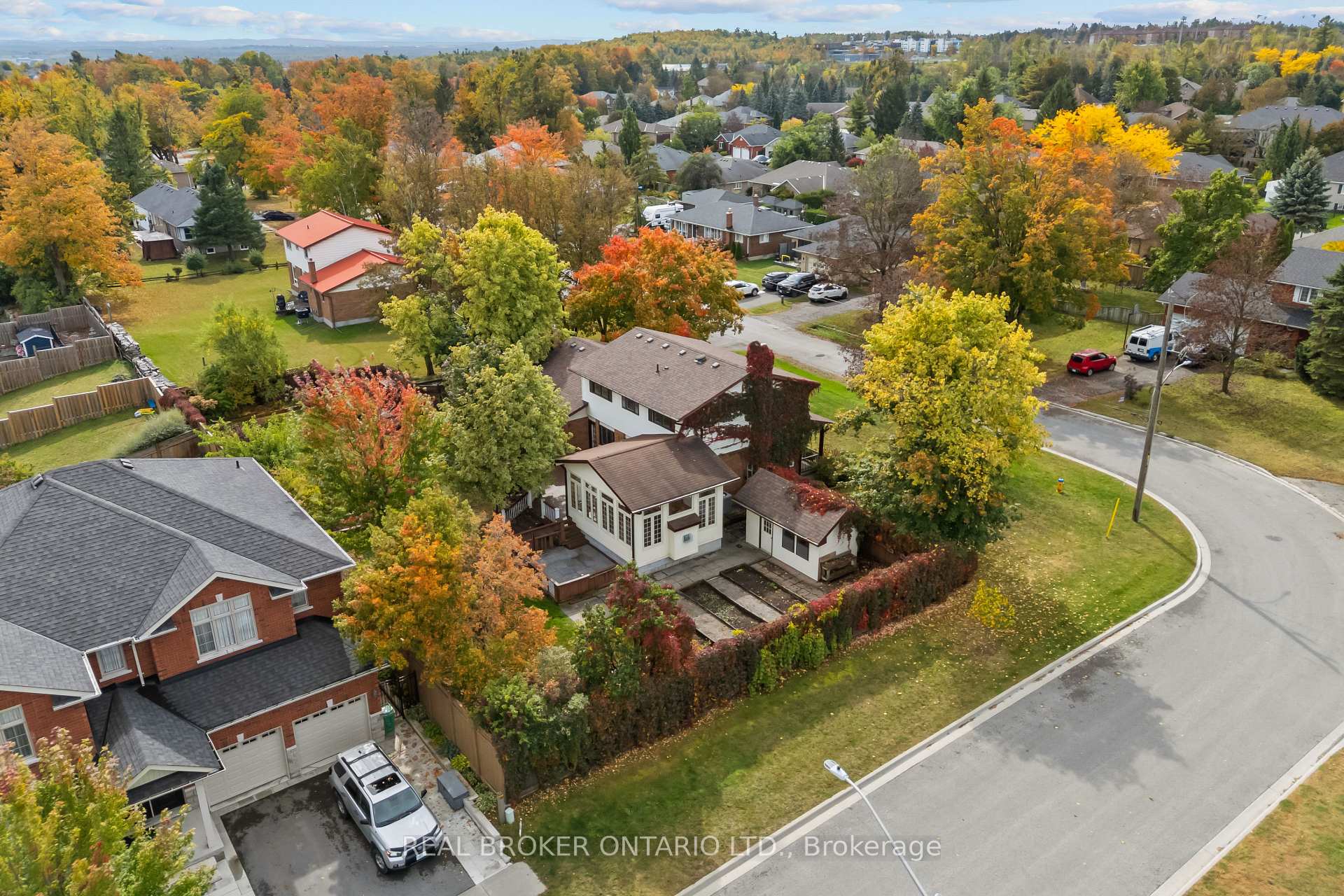 Photo 49 of 804 Pinewood Drive, Peterborough, Otonabee Ward 1 — HOMEH