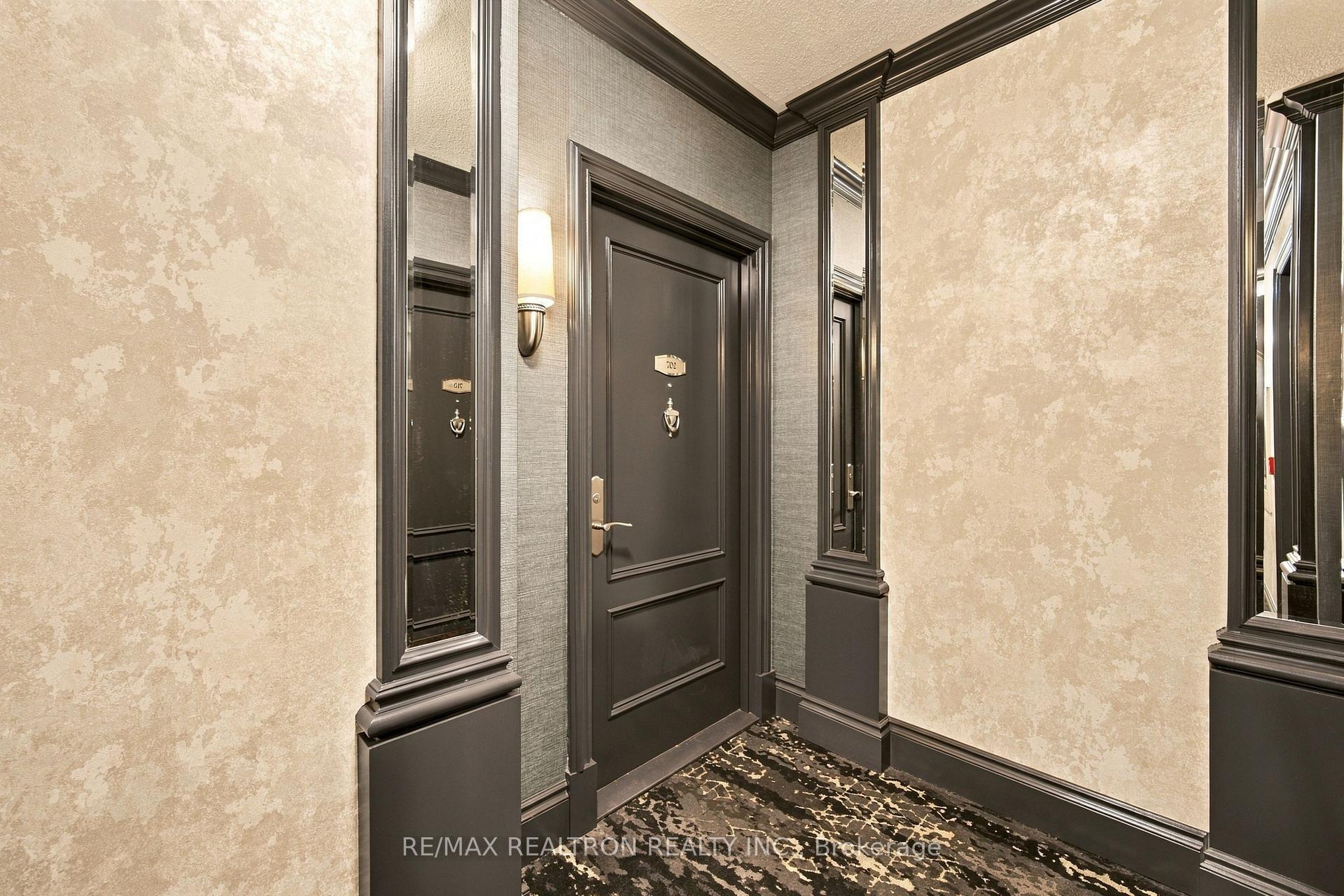 Photo 2 of Unit 702, 10101 Yonge Street, Richmond Hill, Crosby — HOMEH