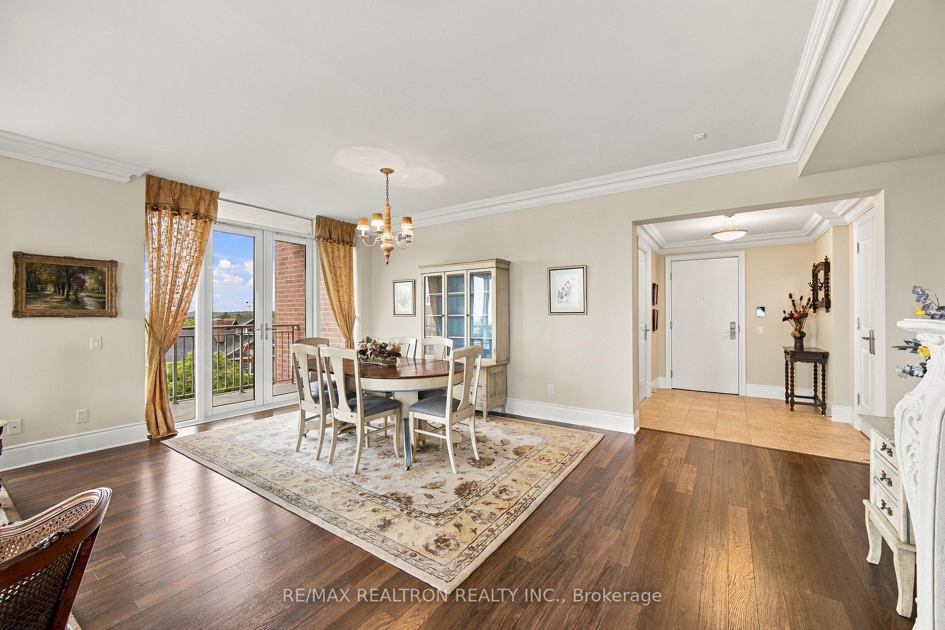 Photo 5 of Unit 702, 10101 Yonge Street, Richmond Hill, Crosby — HOMEH