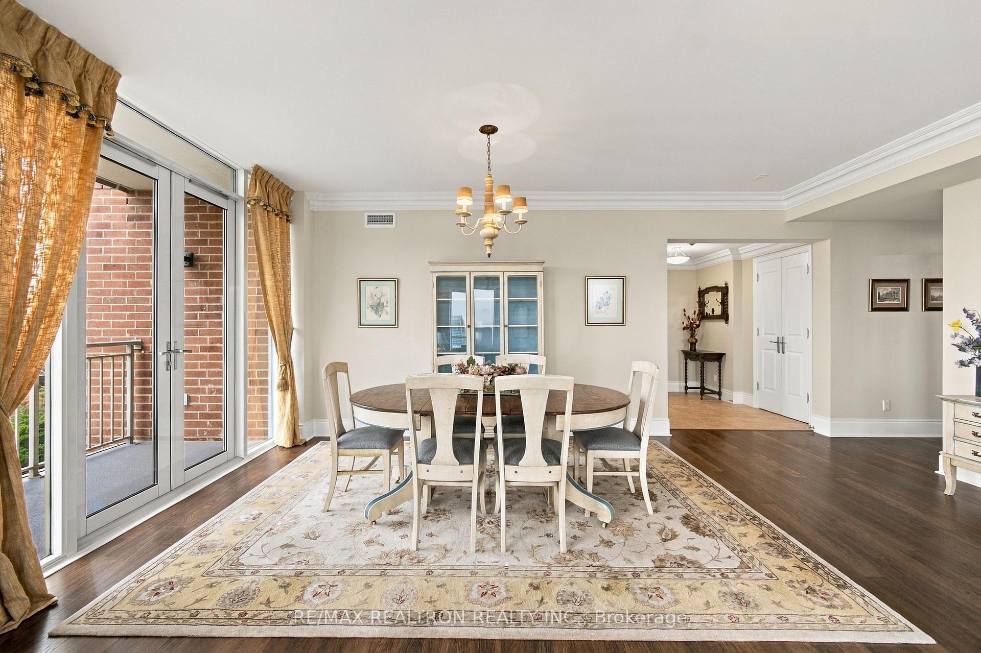Photo 6 of Unit 702, 10101 Yonge Street, Richmond Hill, Crosby — HOMEH