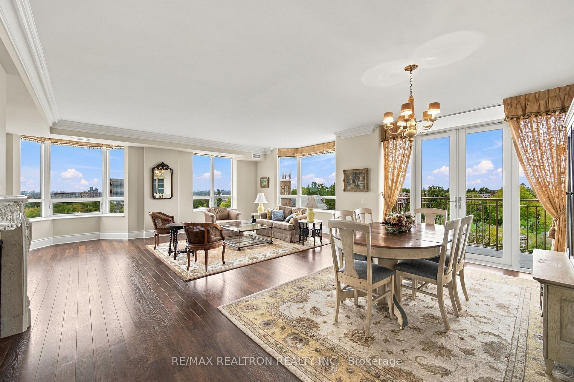 Photo 8 of Unit 702, 10101 Yonge Street, Richmond Hill, Crosby — HOMEH