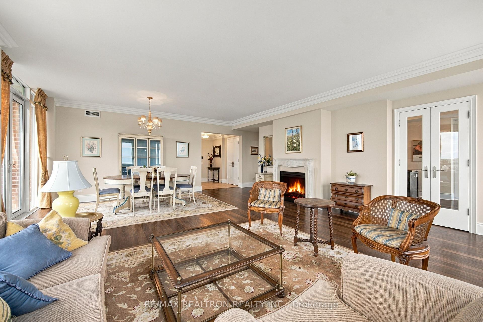 Photo 10 of Unit 702, 10101 Yonge Street, Richmond Hill, Crosby — HOMEH