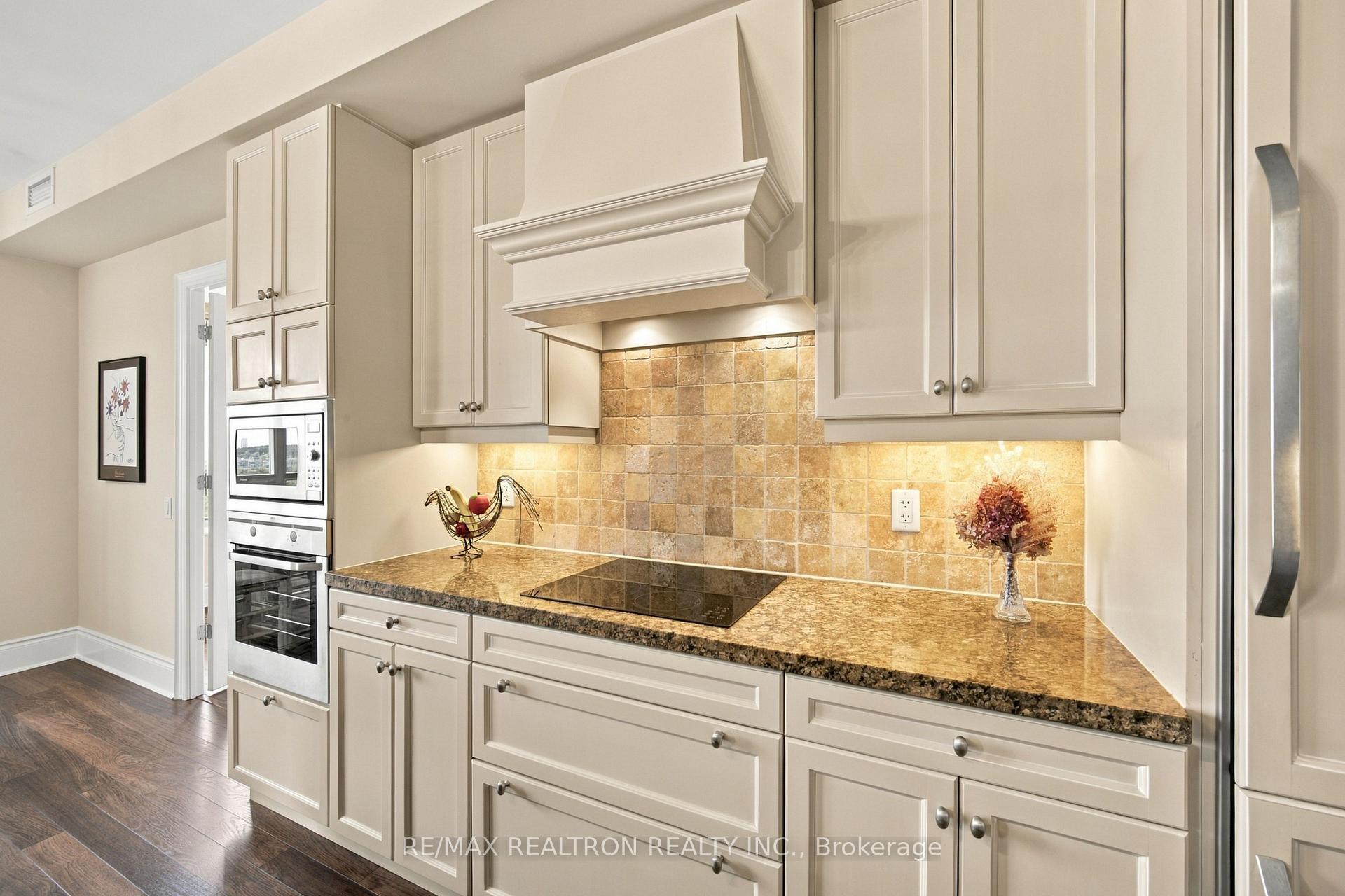 Photo 14 of Unit 702, 10101 Yonge Street, Richmond Hill, Crosby — HOMEH