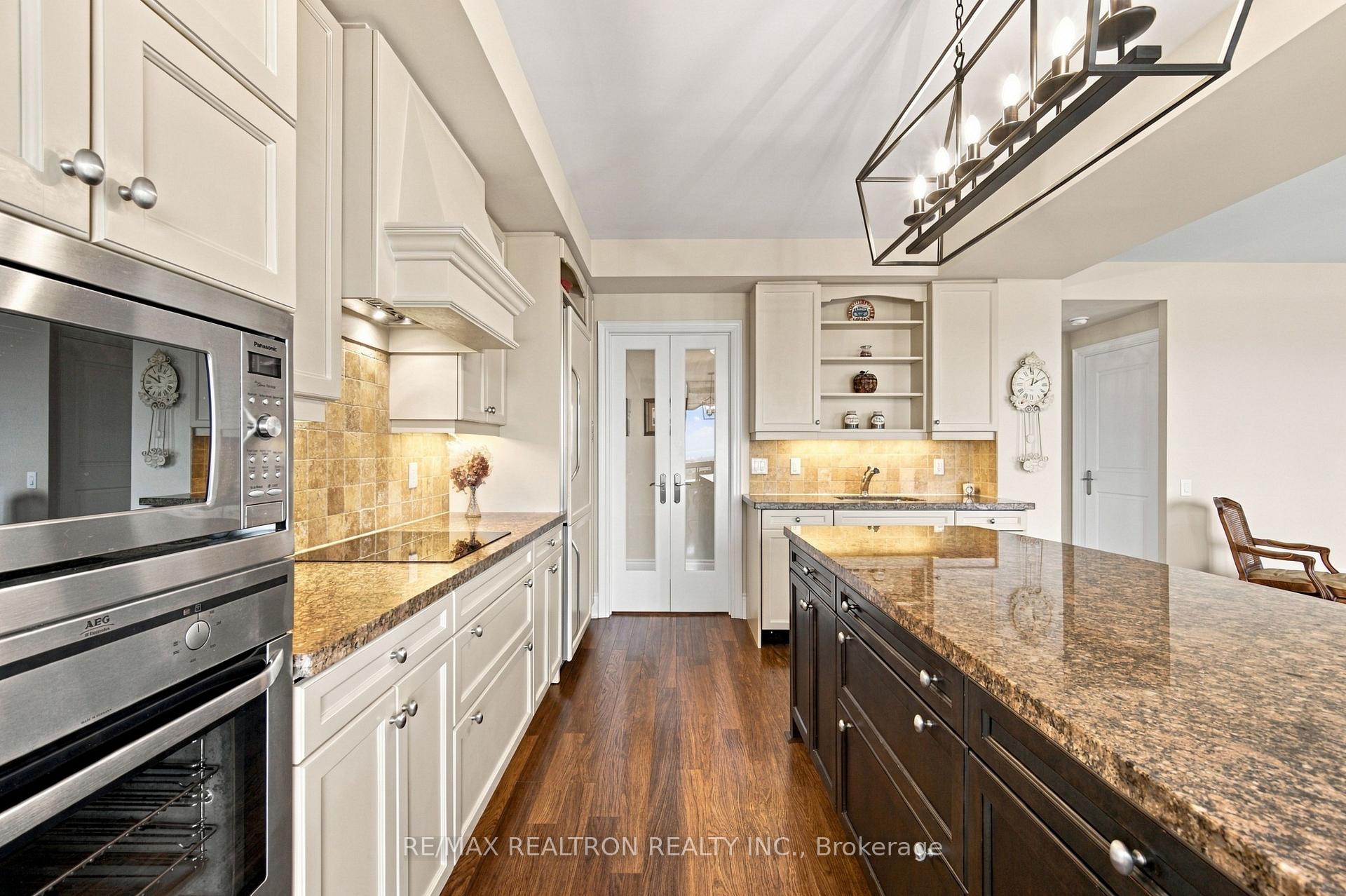 Photo 15 of Unit 702, 10101 Yonge Street, Richmond Hill, Crosby — HOMEH
