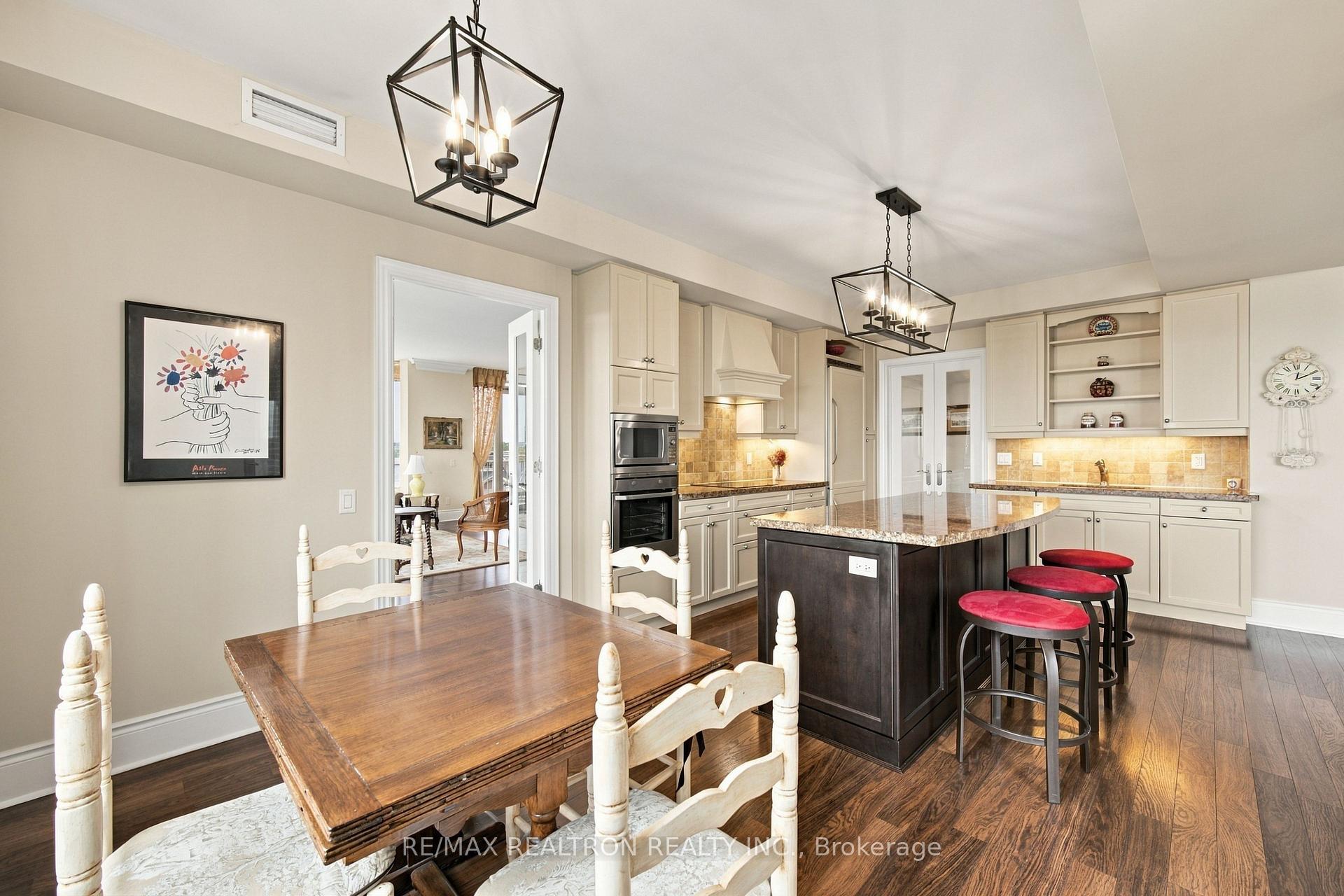 Photo 18 of Unit 702, 10101 Yonge Street, Richmond Hill, Crosby — HOMEH