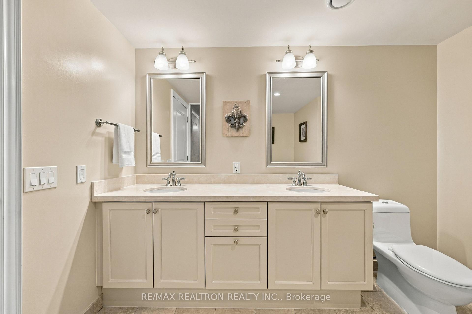 Photo 26 of Unit 702, 10101 Yonge Street, Richmond Hill, Crosby — HOMEH