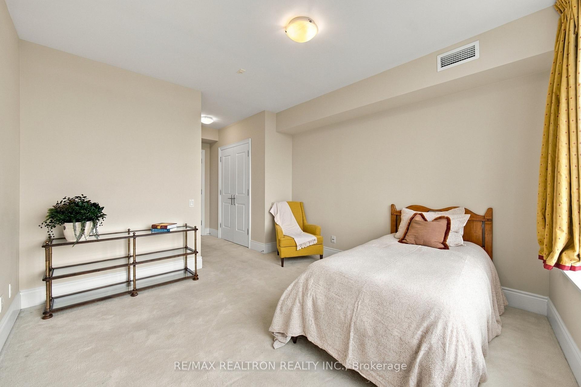 Photo 29 of Unit 702, 10101 Yonge Street, Richmond Hill, Crosby — HOMEH