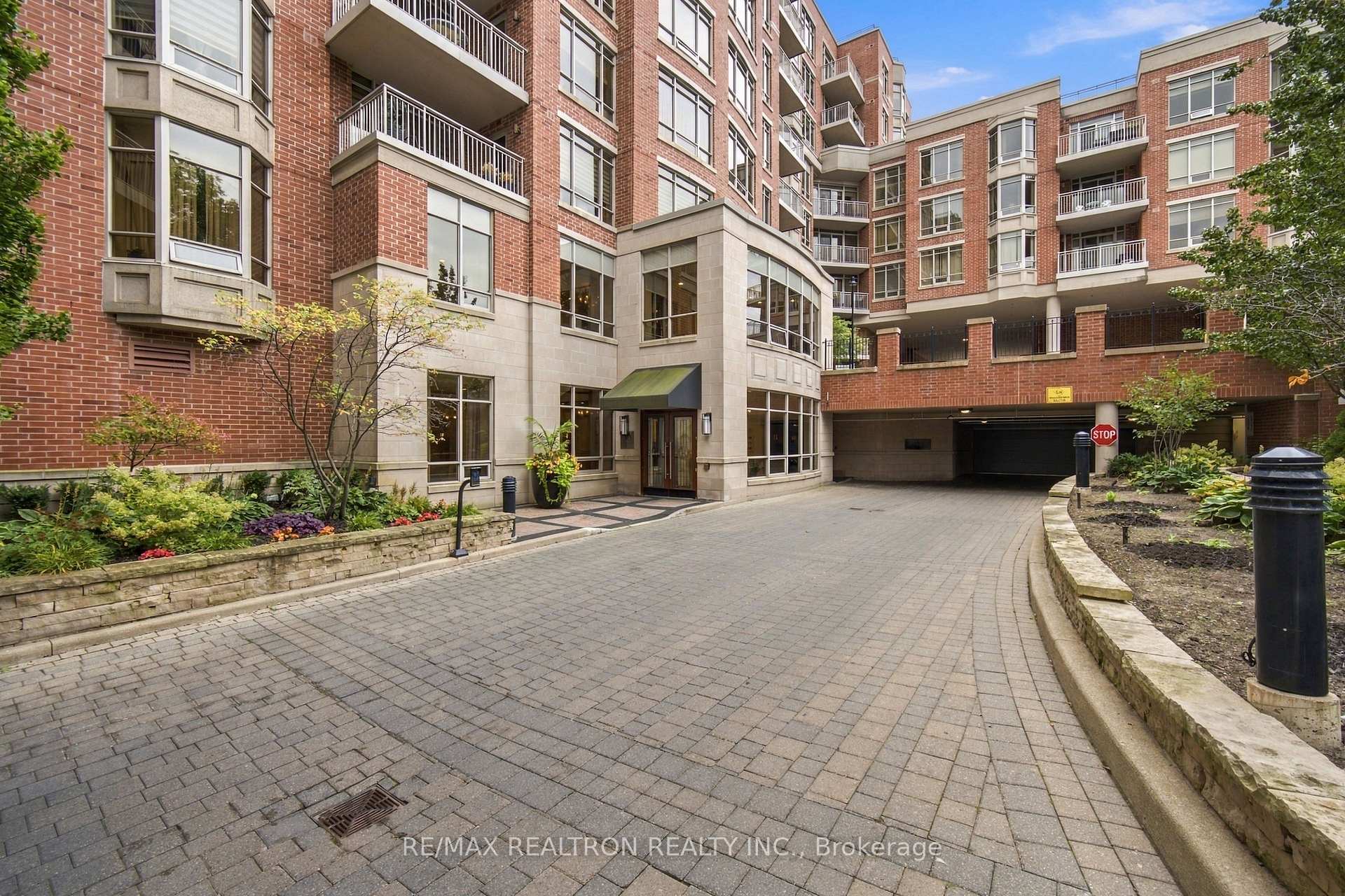 Photo 42 of Unit 702, 10101 Yonge Street, Richmond Hill, Crosby — HOMEH