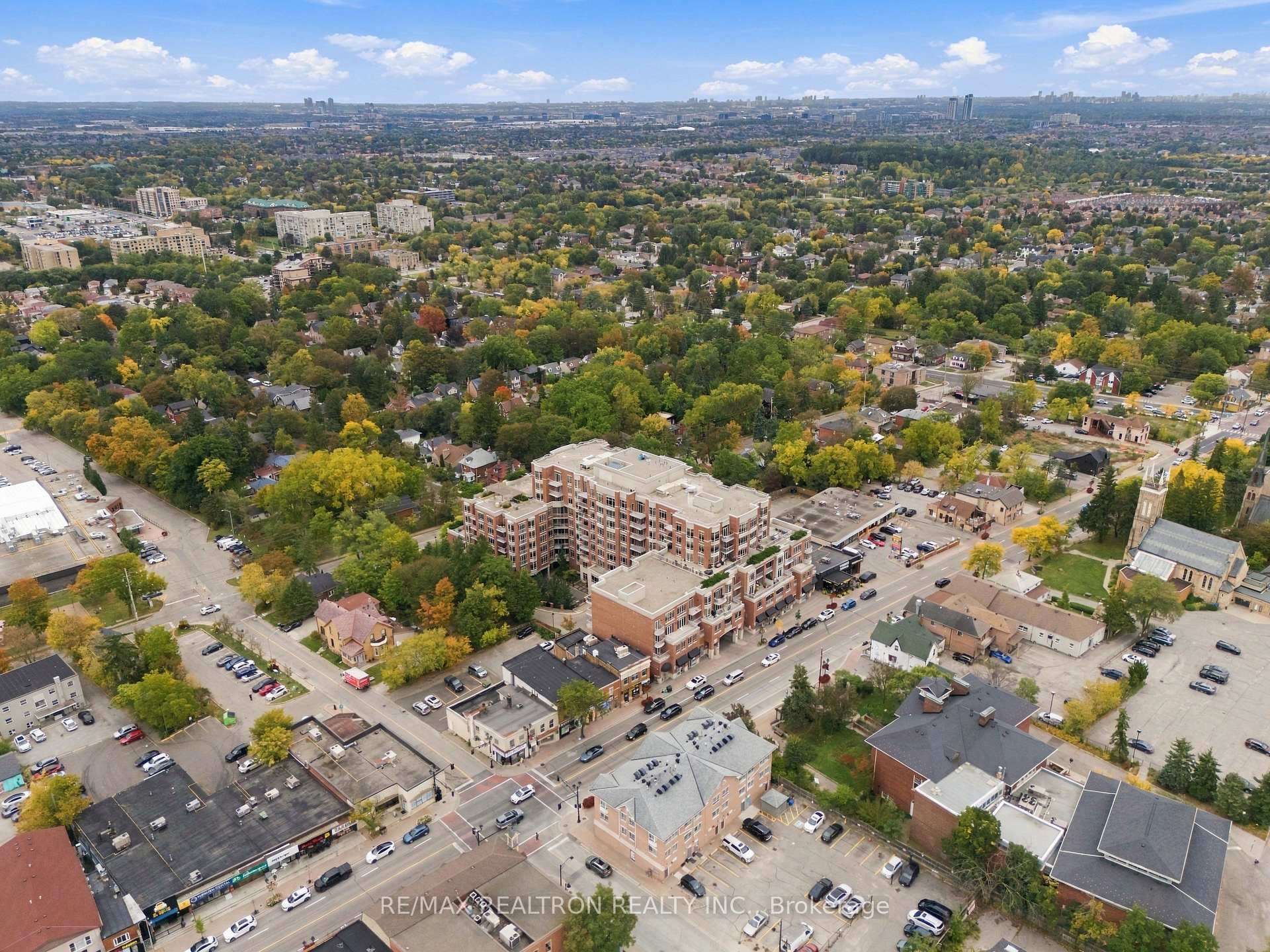 Photo 44 of Unit 702, 10101 Yonge Street, Richmond Hill, Crosby — HOMEH