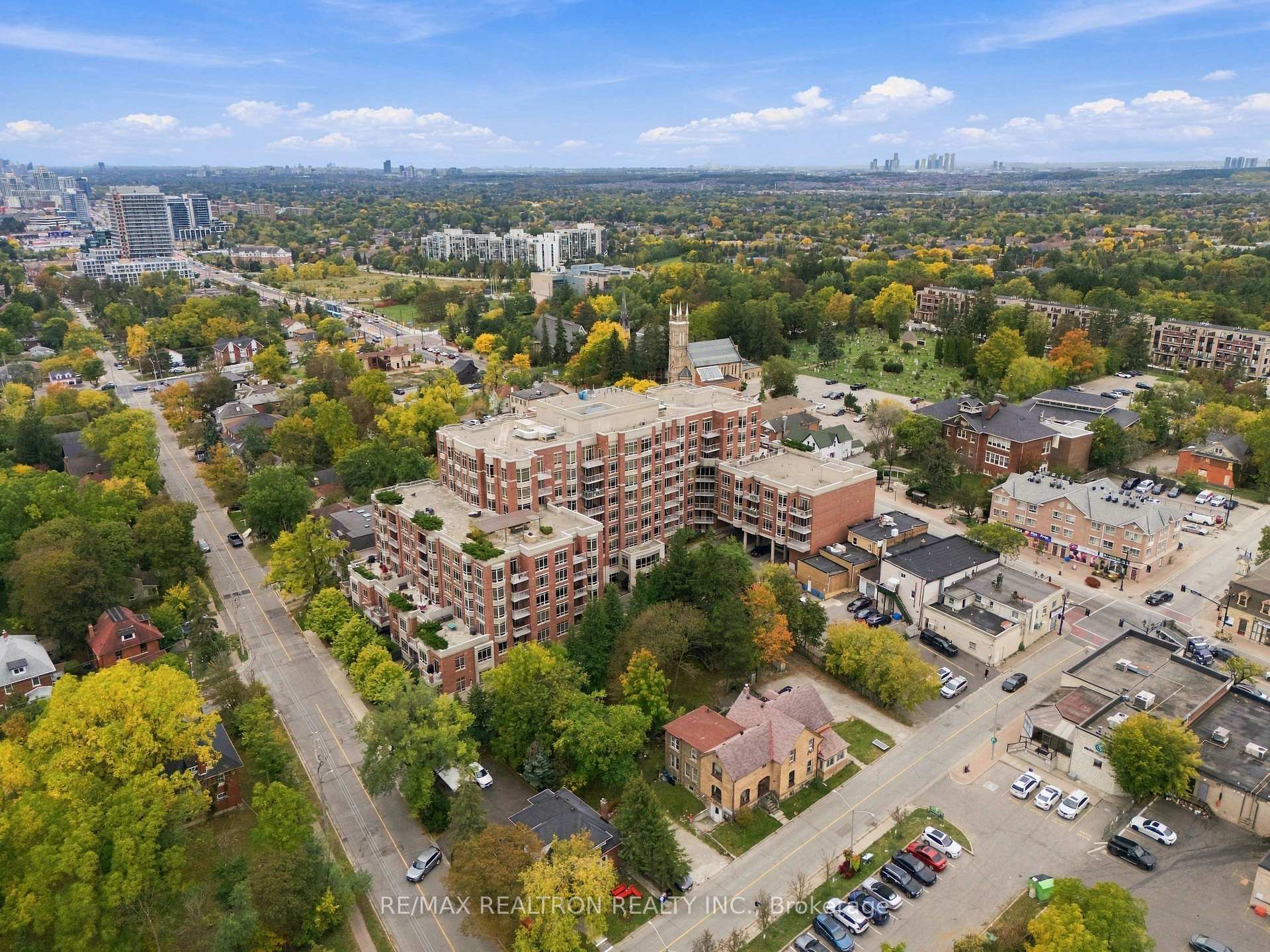 Photo 46 of Unit 702, 10101 Yonge Street, Richmond Hill, Crosby — HOMEH