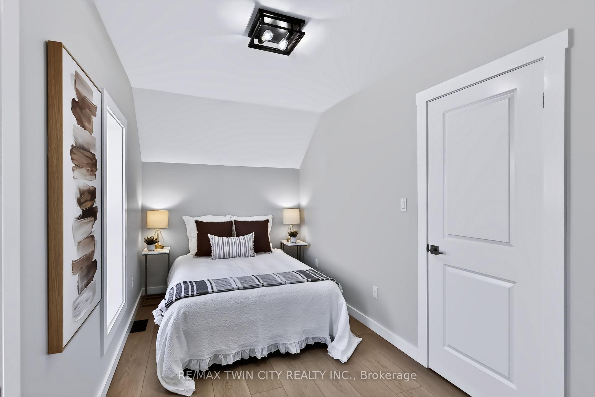 Photo 23 of 9 Walter Street, Brantford, Eagle Place East — HOMEH