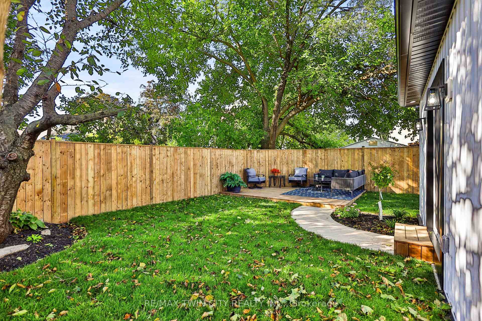 Photo 31 of 9 Walter Street, Brantford, Eagle Place East — HOMEH