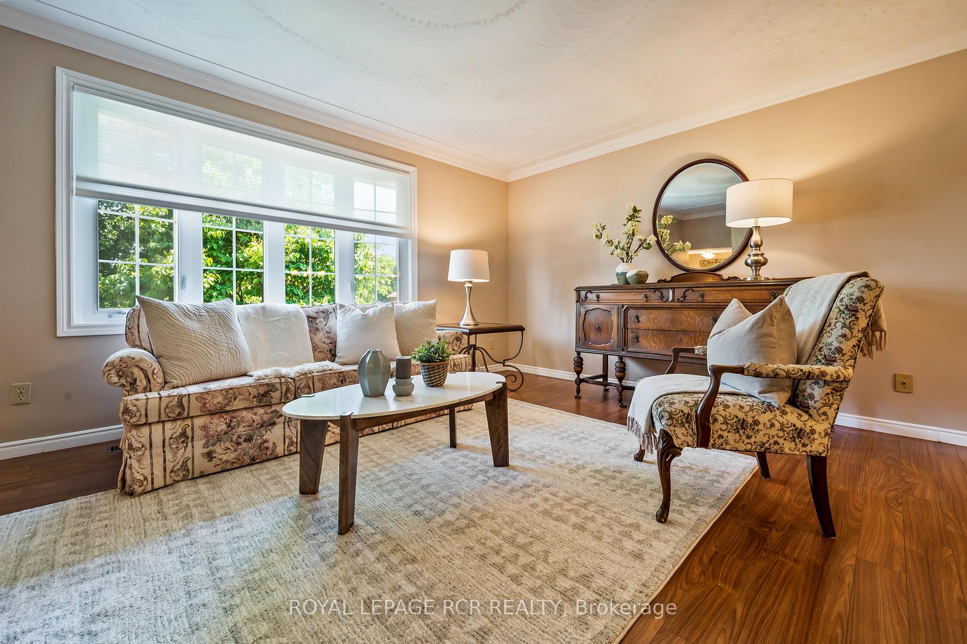 Photo 4 of 137 White Pine Crescent, Waterloo, North Lakeshore — HOMEH
