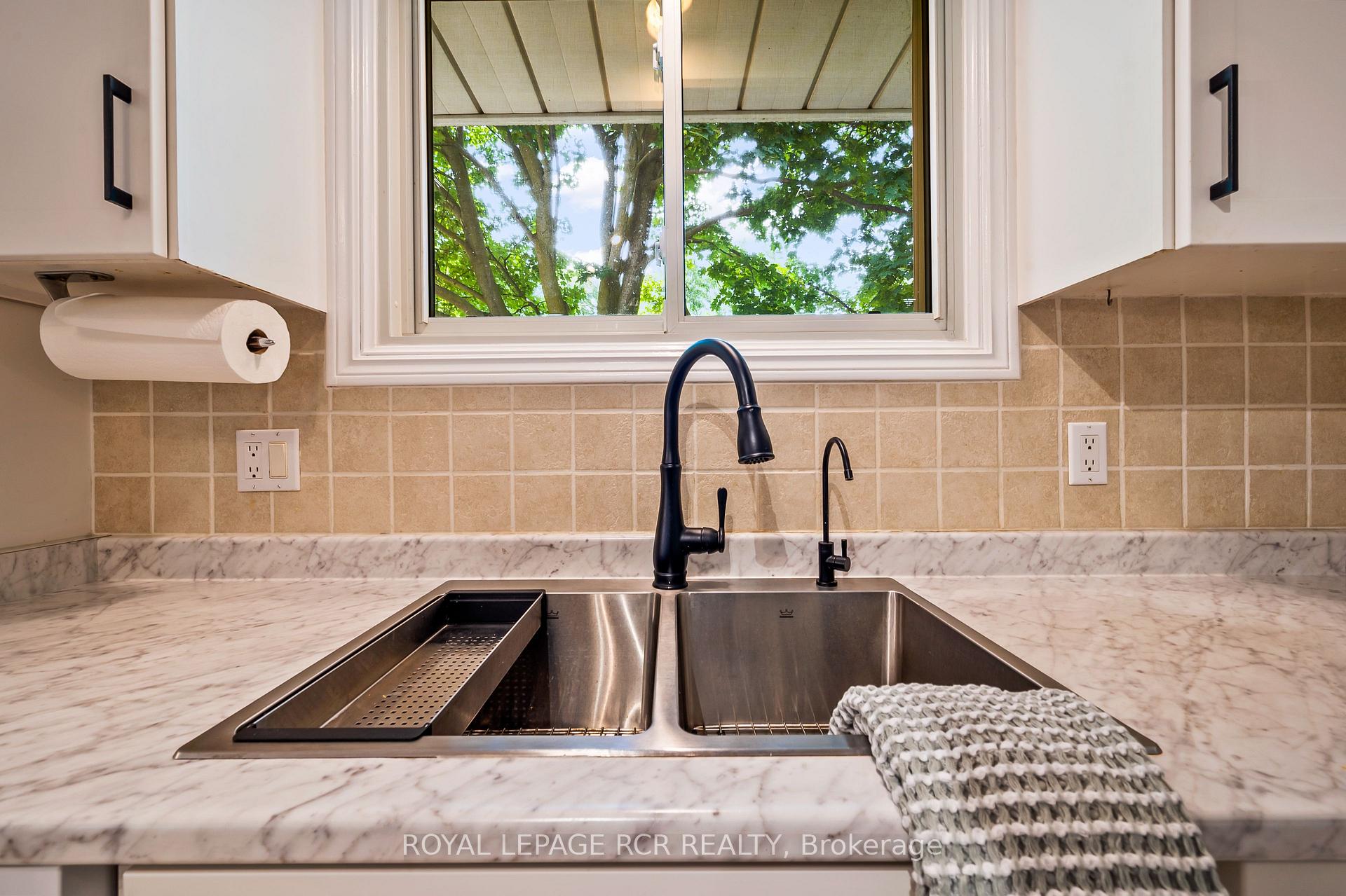 Photo 10 of 137 White Pine Crescent, Waterloo, North Lakeshore — HOMEH
