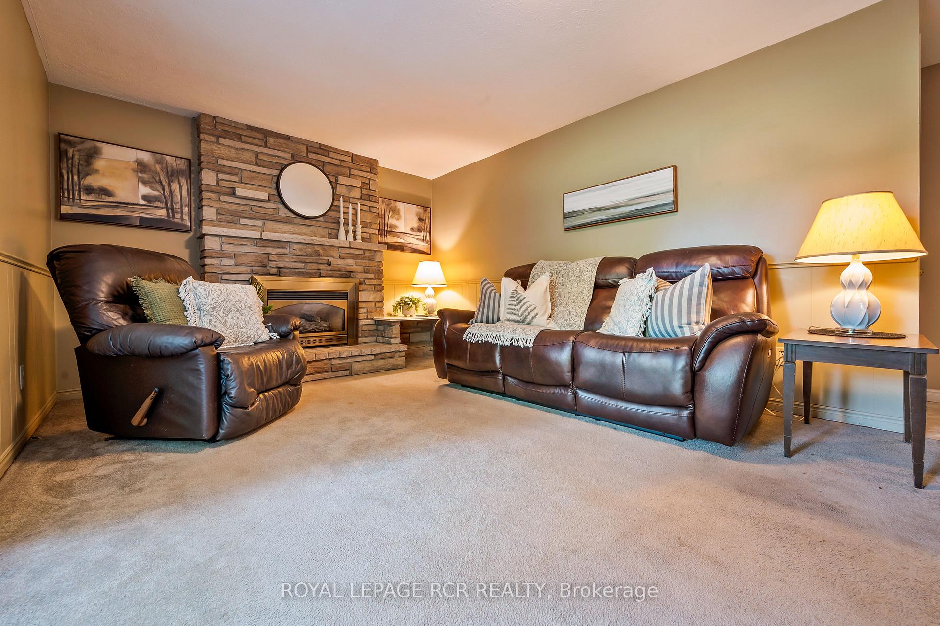 Photo 20 of 137 White Pine Crescent, Waterloo, North Lakeshore — HOMEH