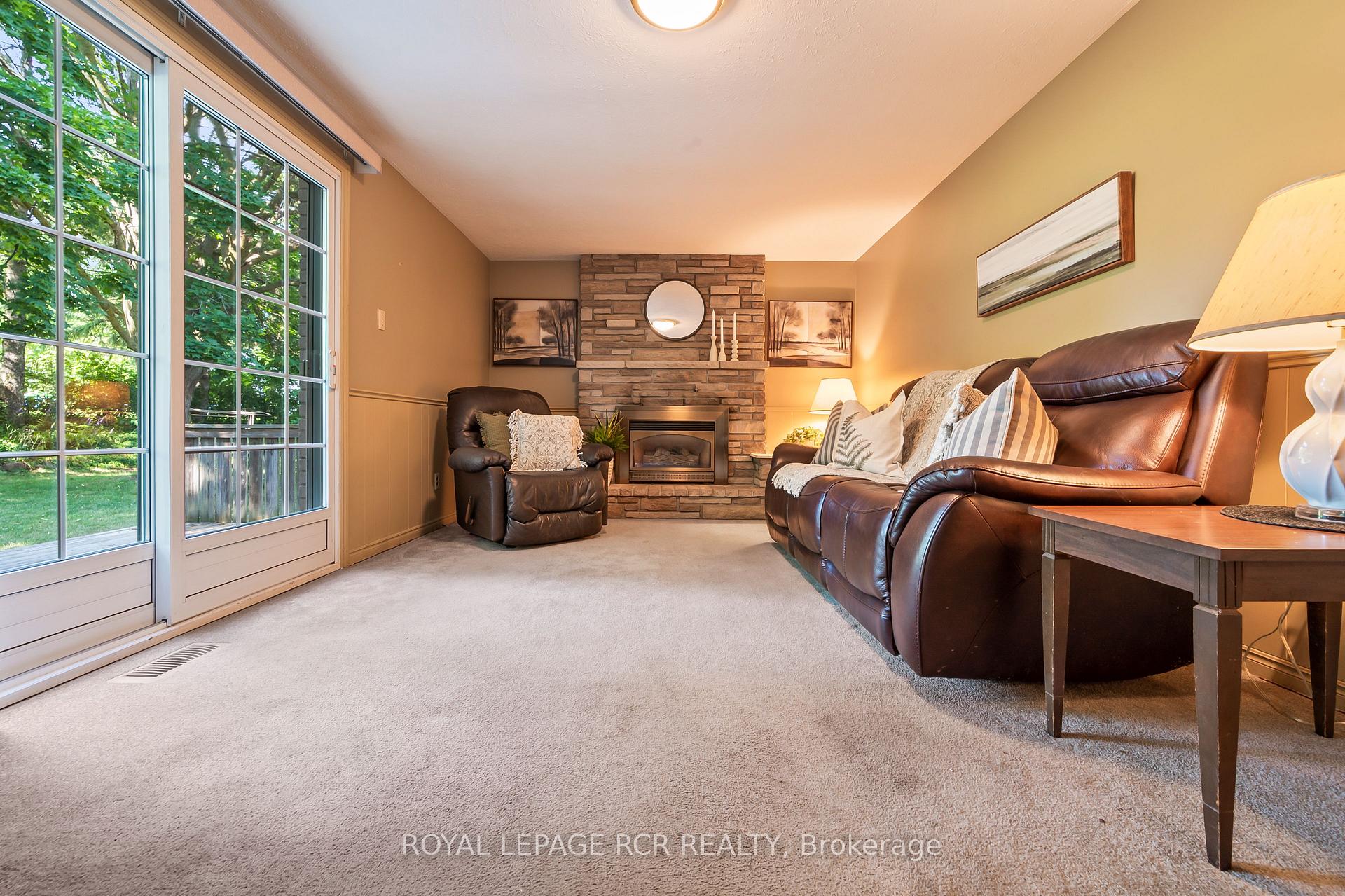 Photo 21 of 137 White Pine Crescent, Waterloo, North Lakeshore — HOMEH