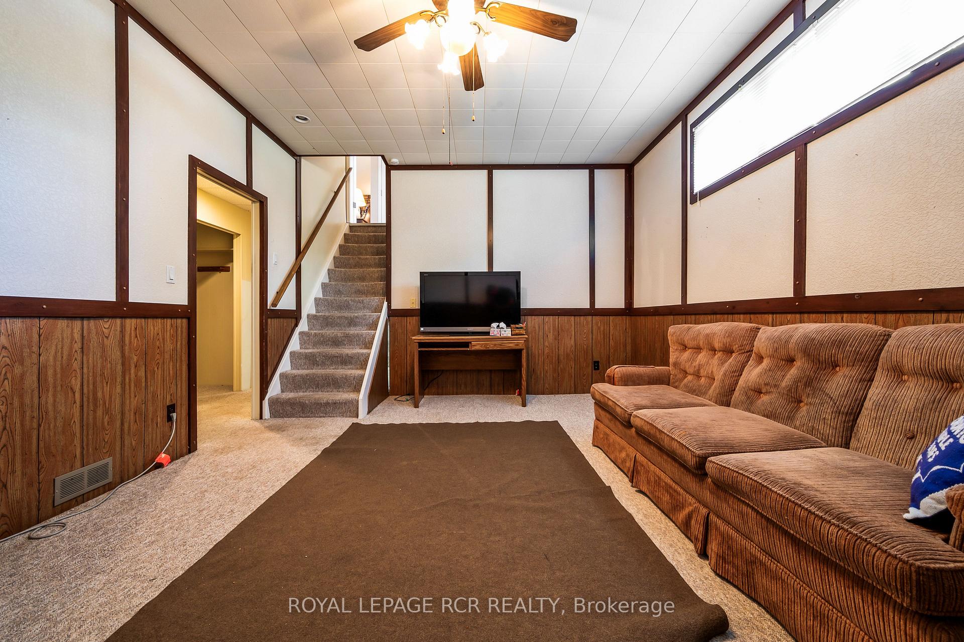 Photo 24 of 137 White Pine Crescent, Waterloo, North Lakeshore — HOMEH