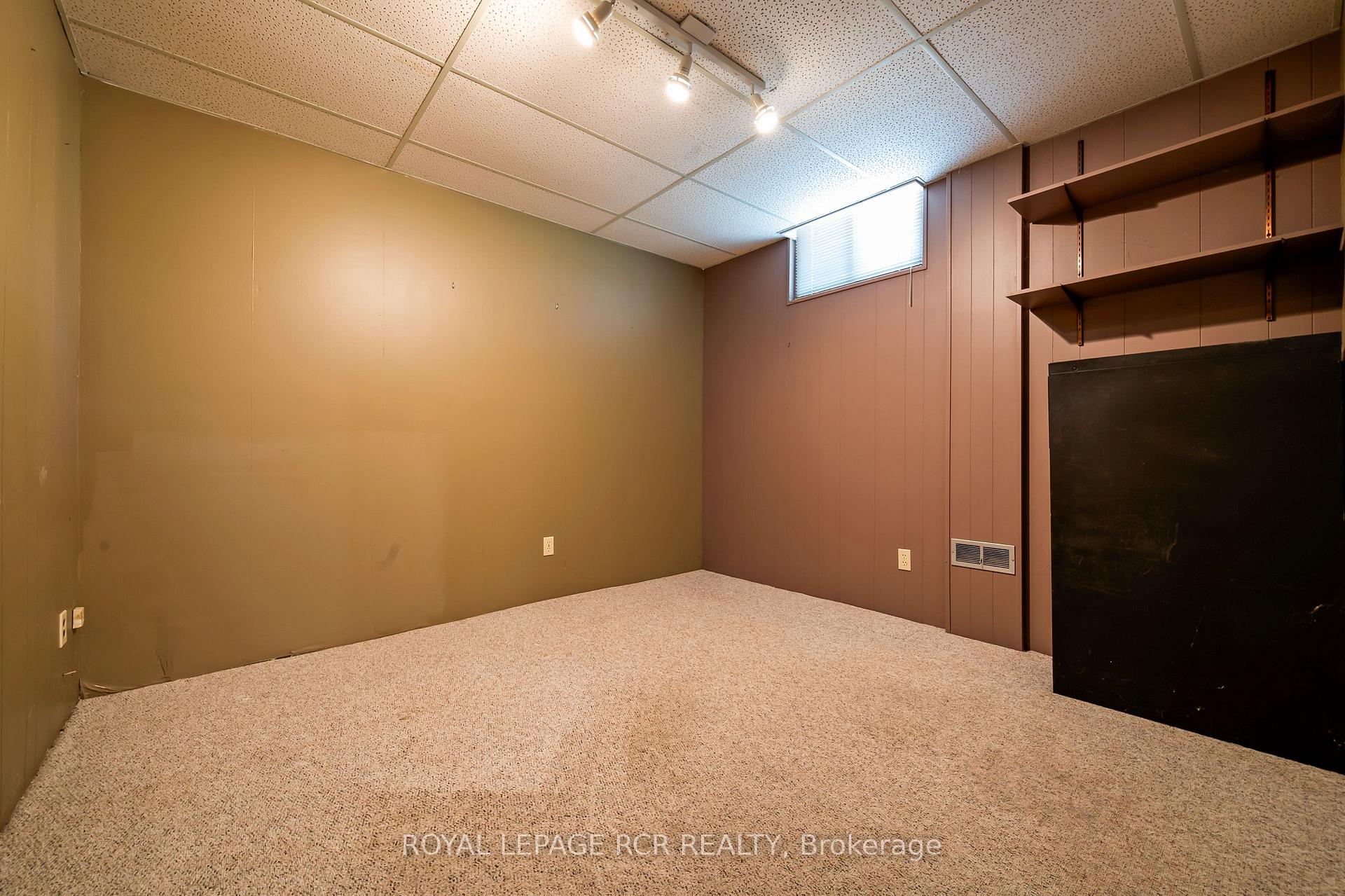 Photo 26 of 137 White Pine Crescent, Waterloo, North Lakeshore — HOMEH