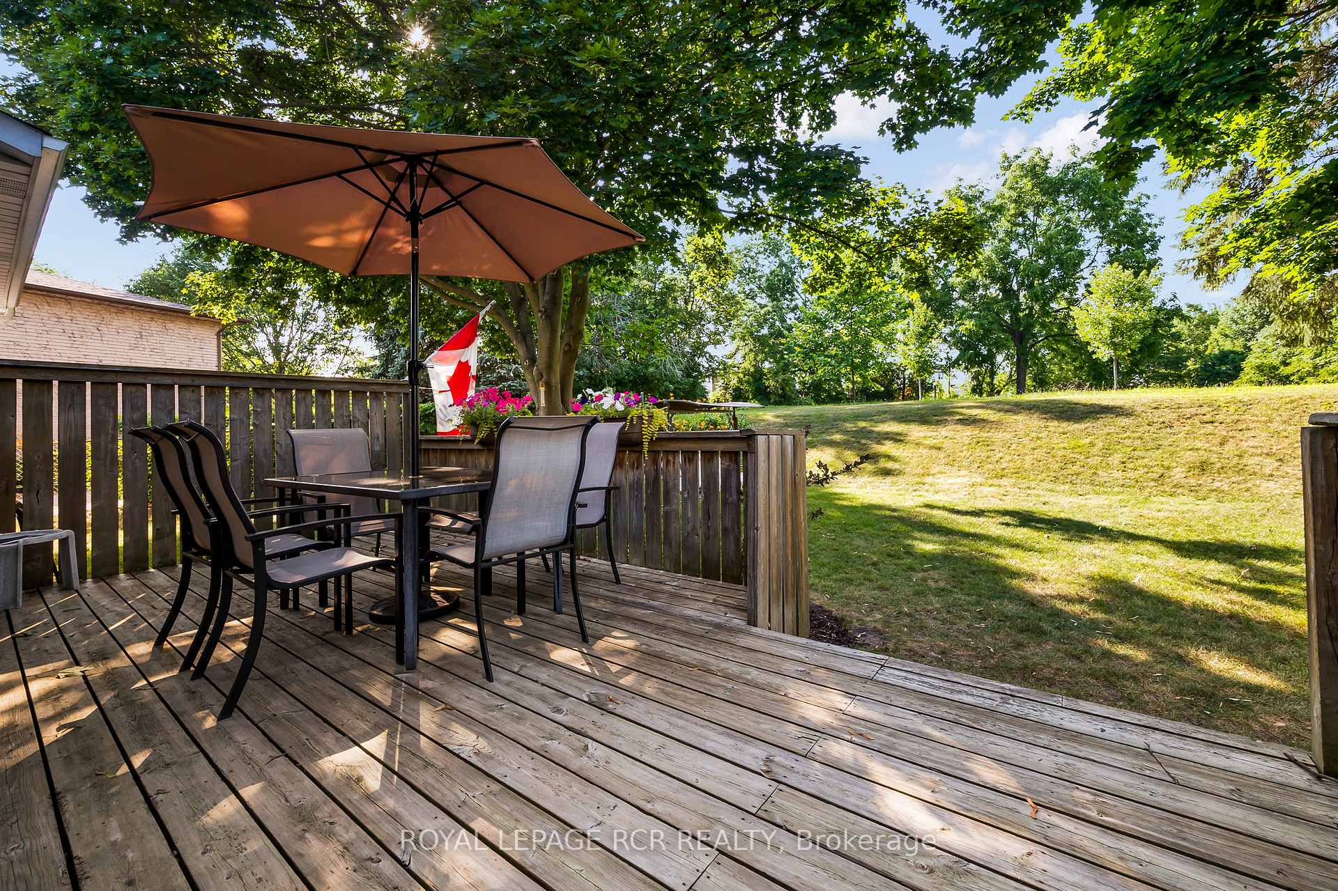 Photo 29 of 137 White Pine Crescent, Waterloo, North Lakeshore — HOMEH
