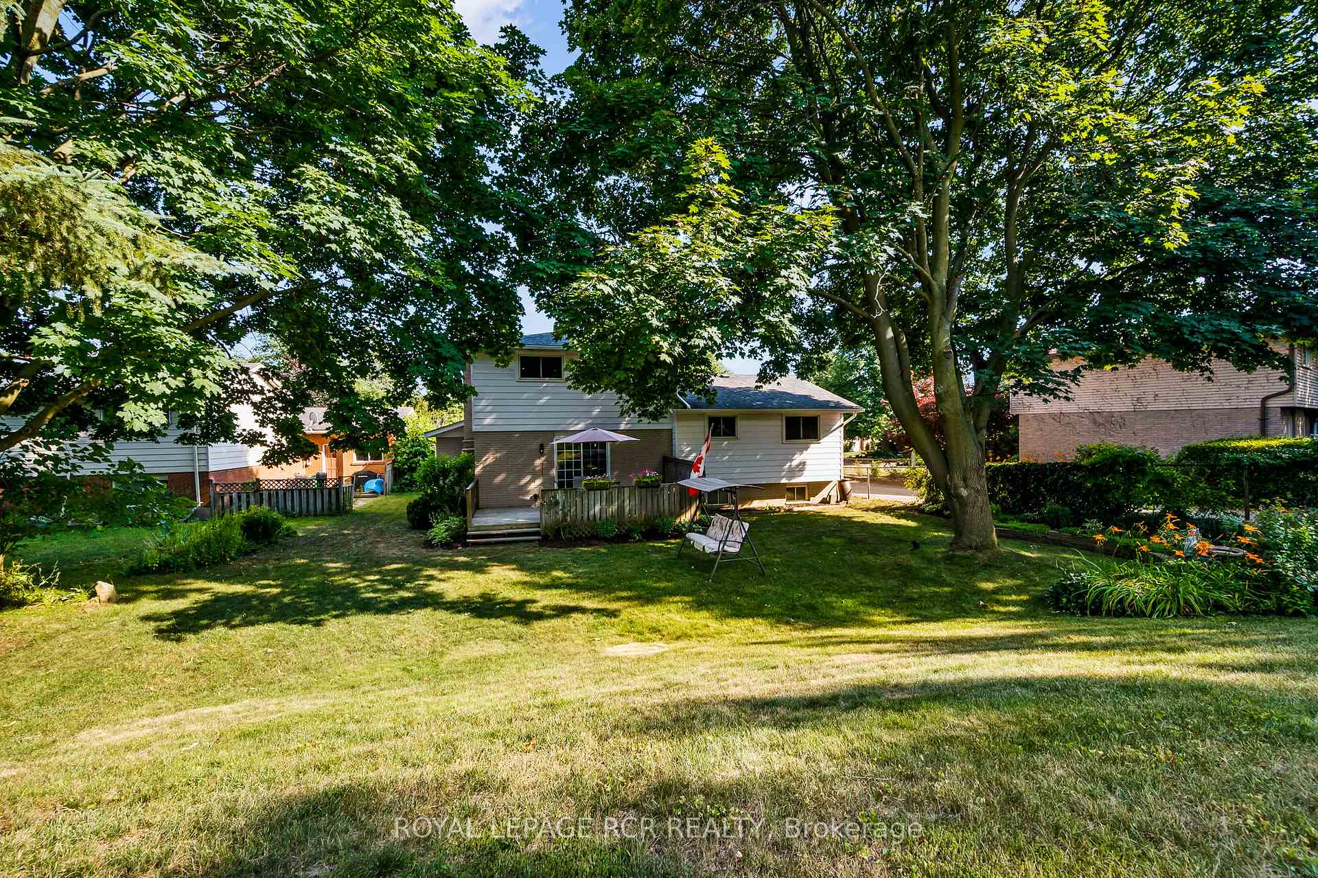 Photo 31 of 137 White Pine Crescent, Waterloo, North Lakeshore — HOMEH
