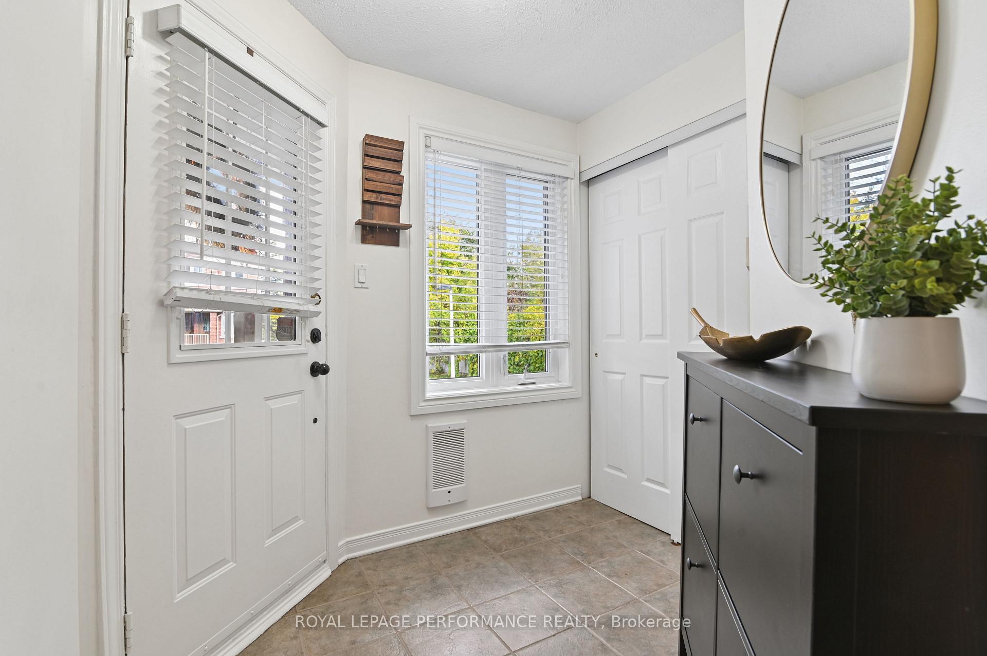 Photo 3 of Unit 6, 266 Briston Private, Ottawa, Hunt Club Park — HOMEH