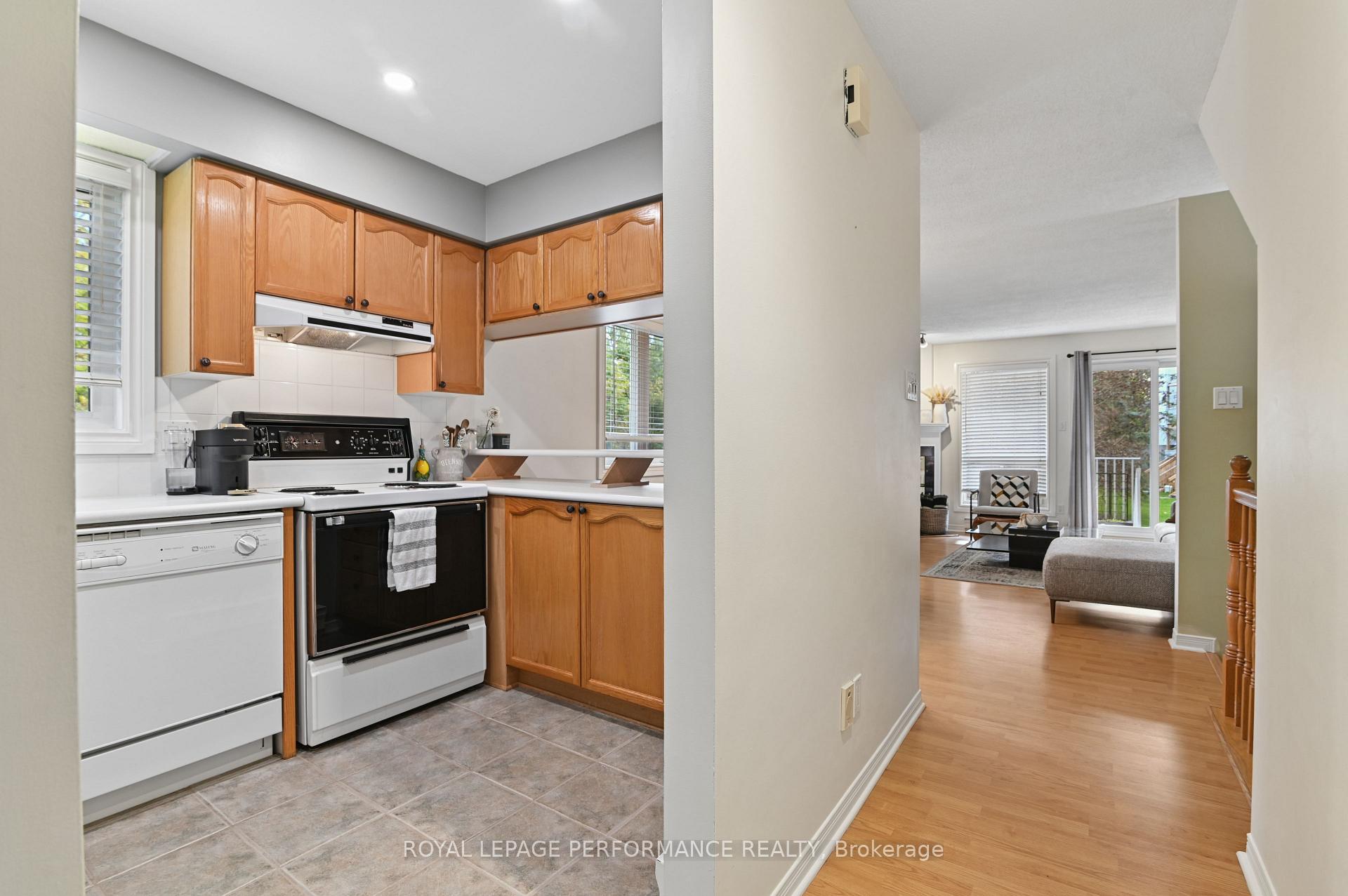 Photo 5 of Unit 6, 266 Briston Private, Ottawa, Hunt Club Park — HOMEH