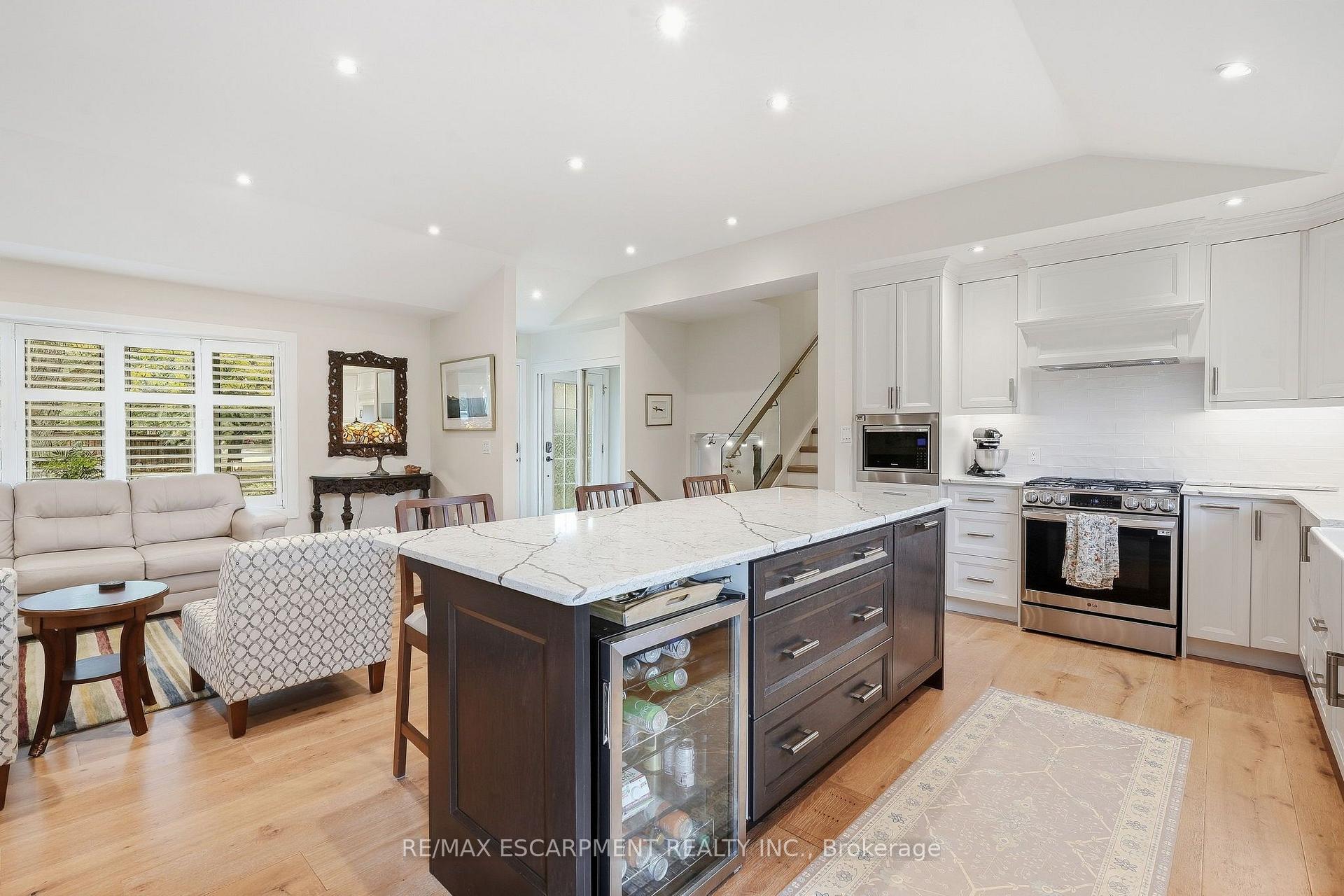 Photo 5 of 502 Karen Drive, Burlington, Brant — HOMEH