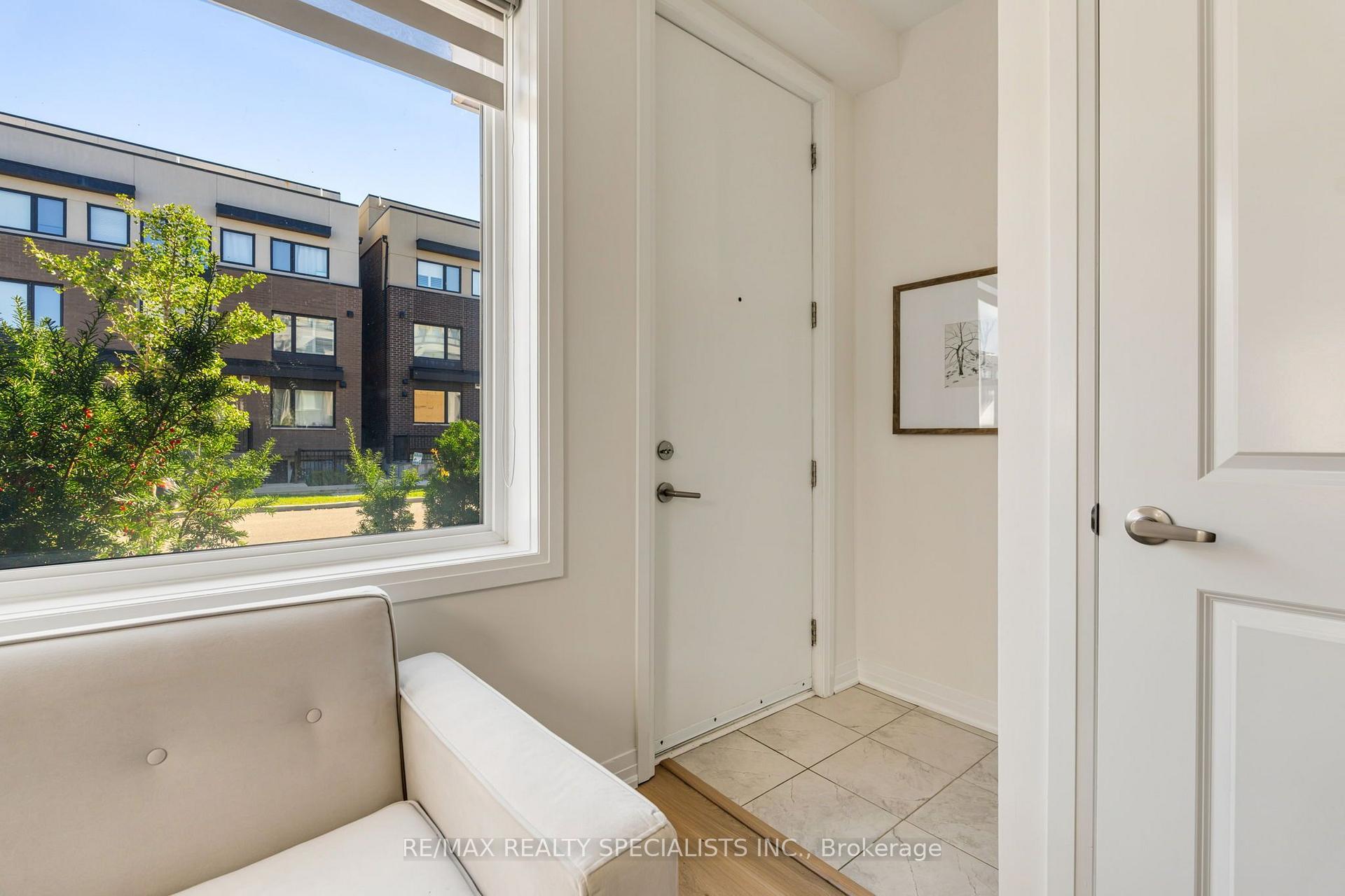 Photo 5 of 162 William Duncan Road, North York, Downsview-Roding-CFB — HOMEH