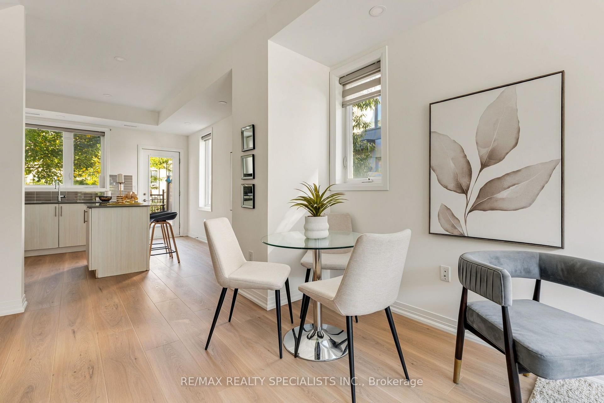 Photo 10 of 162 William Duncan Road, North York, Downsview-Roding-CFB — HOMEH
