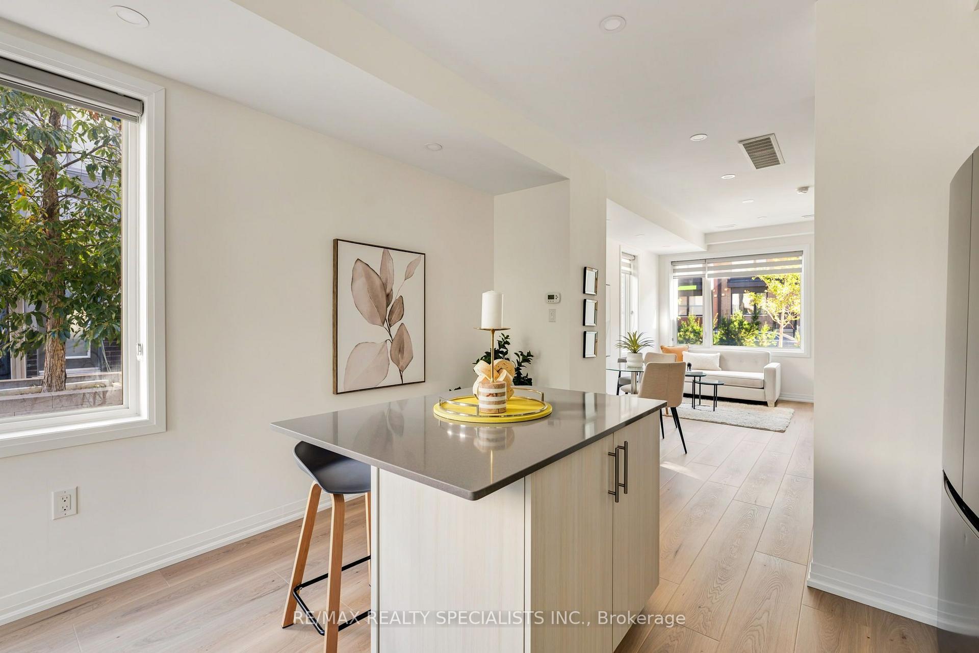 Photo 15 of 162 William Duncan Road, North York, Downsview-Roding-CFB — HOMEH
