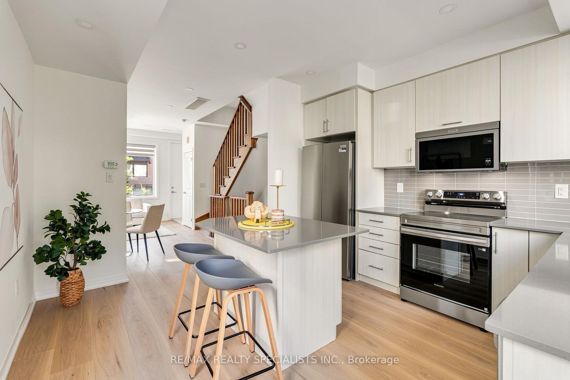 Photo 16 of 162 William Duncan Road, North York, Downsview-Roding-CFB — HOMEH