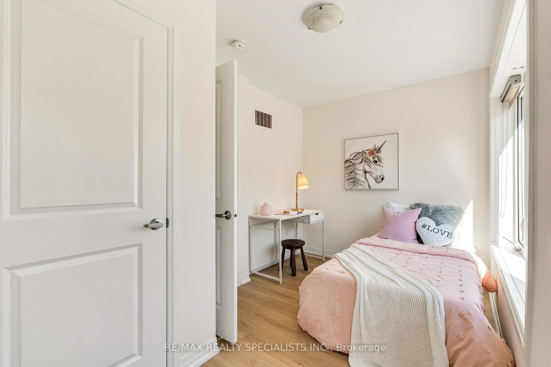 Photo 22 of 162 William Duncan Road, North York, Downsview-Roding-CFB — HOMEH