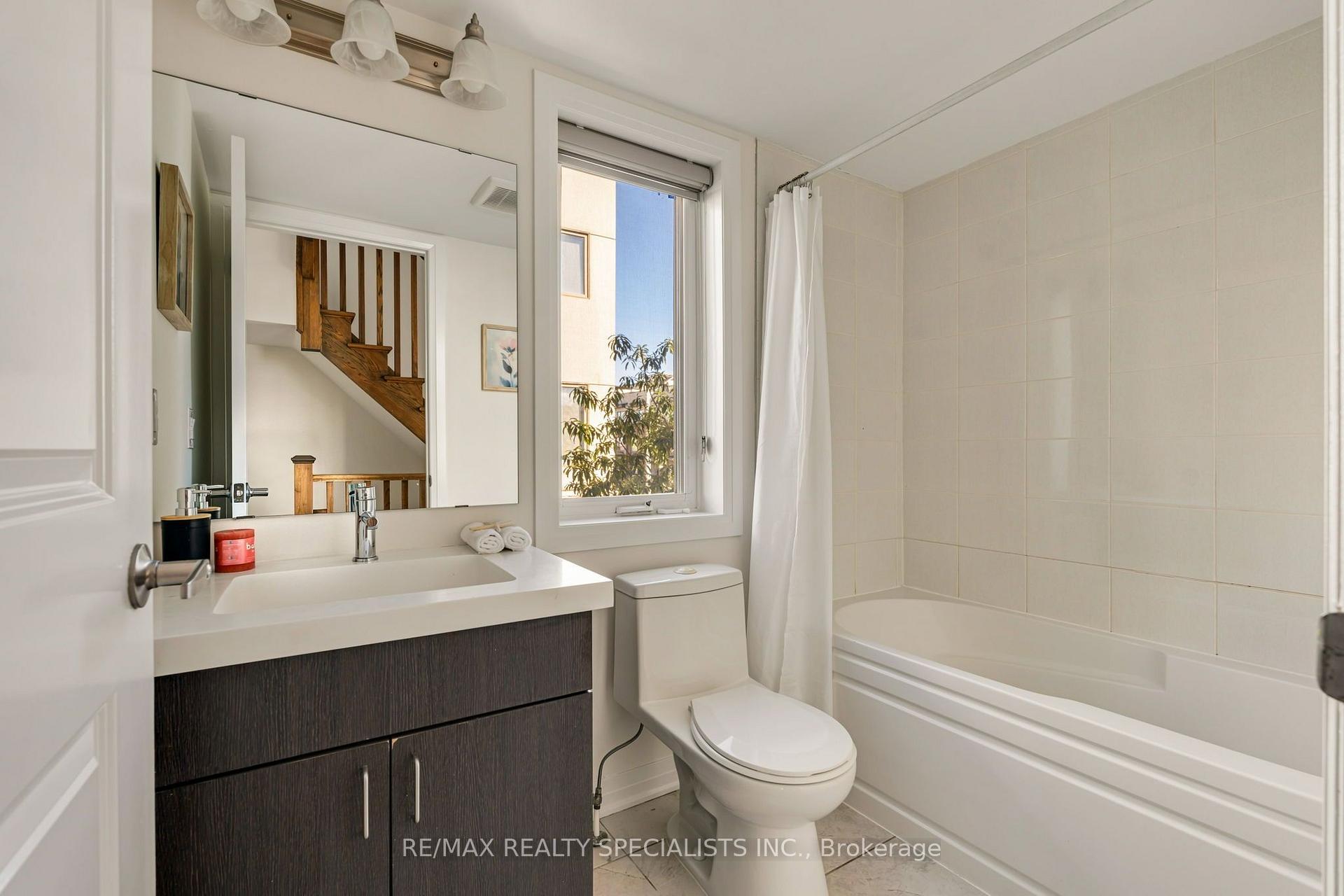 Photo 23 of 162 William Duncan Road, North York, Downsview-Roding-CFB — HOMEH
