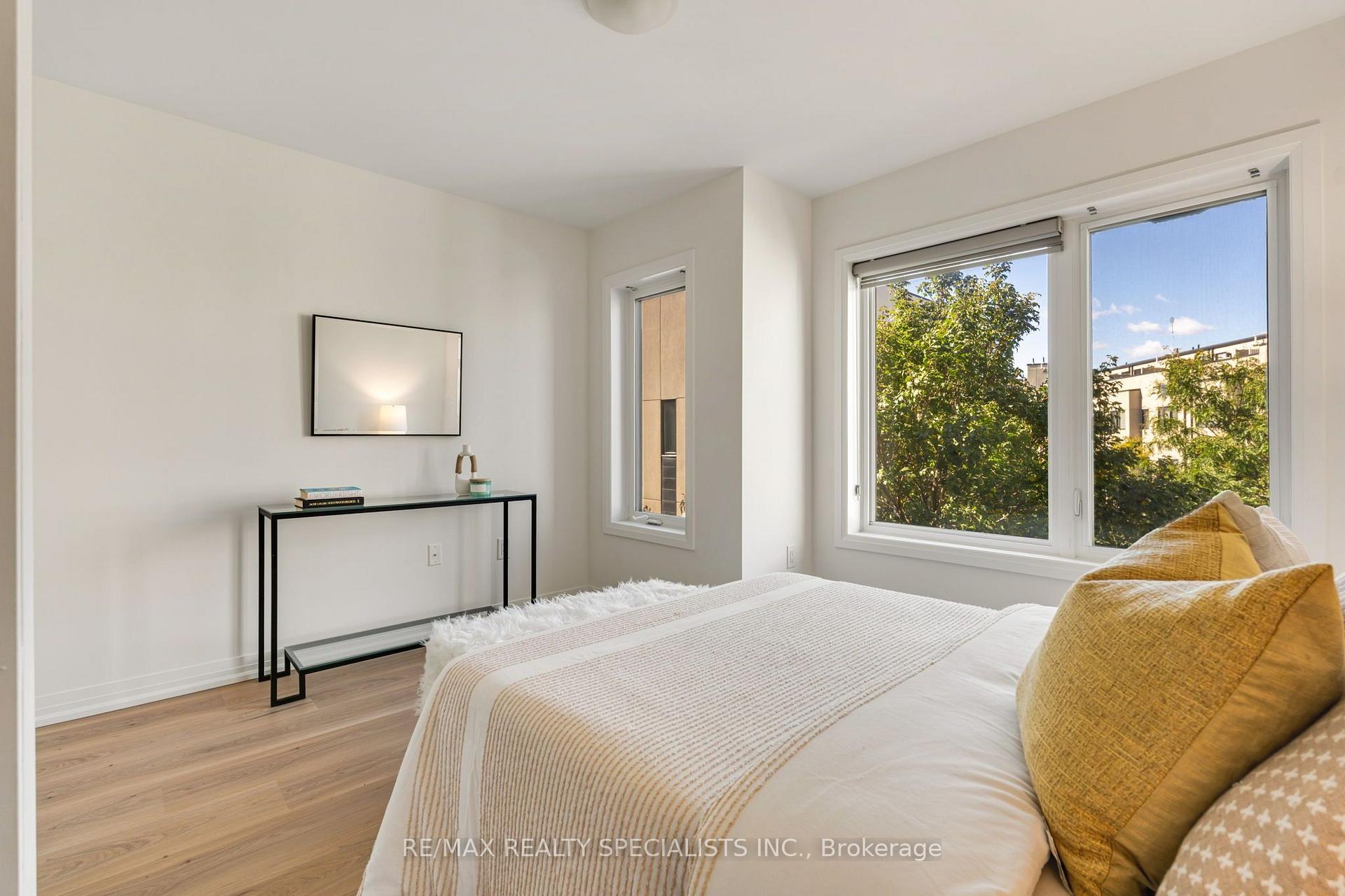 Photo 26 of 162 William Duncan Road, North York, Downsview-Roding-CFB — HOMEH