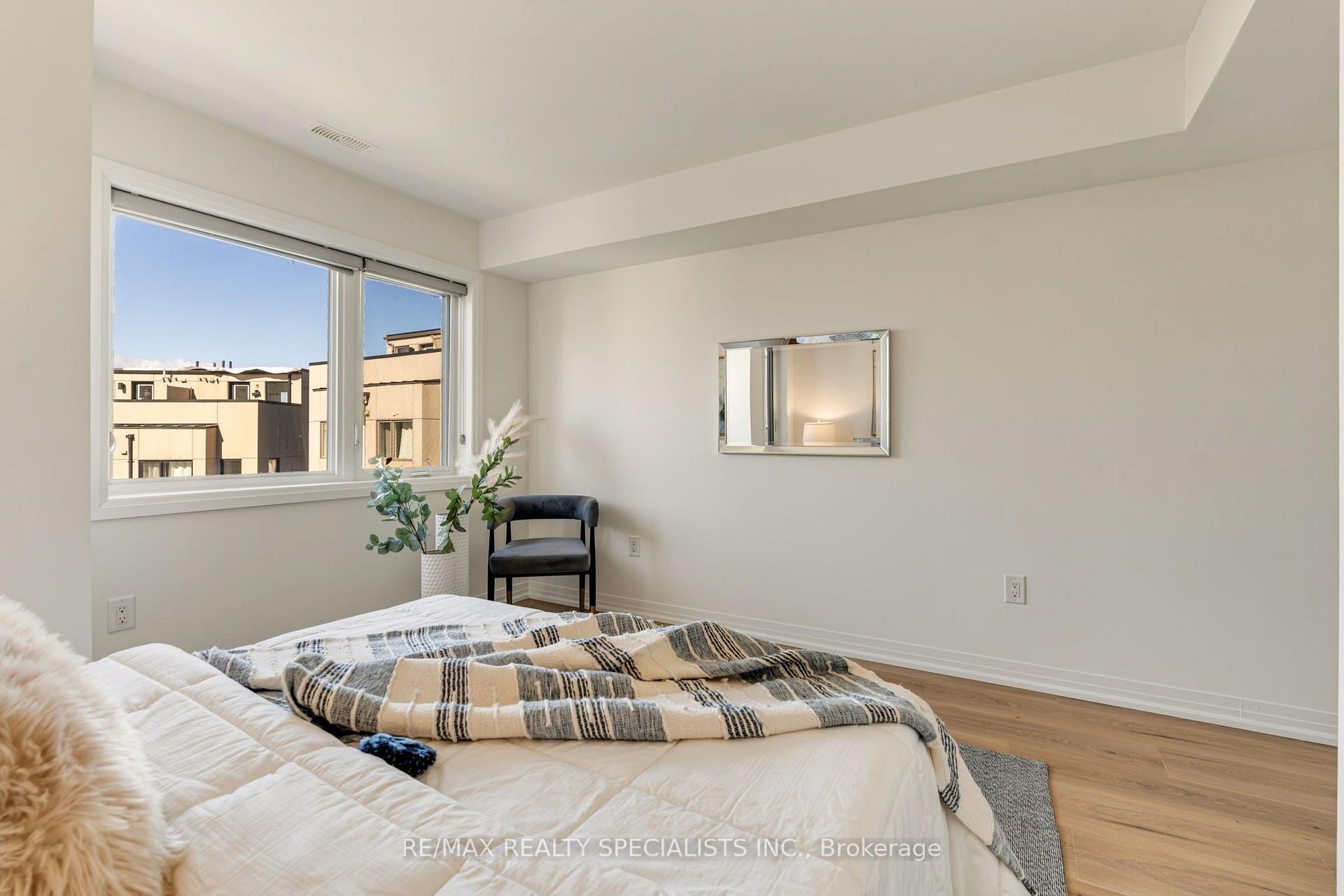 Photo 30 of 162 William Duncan Road, North York, Downsview-Roding-CFB — HOMEH