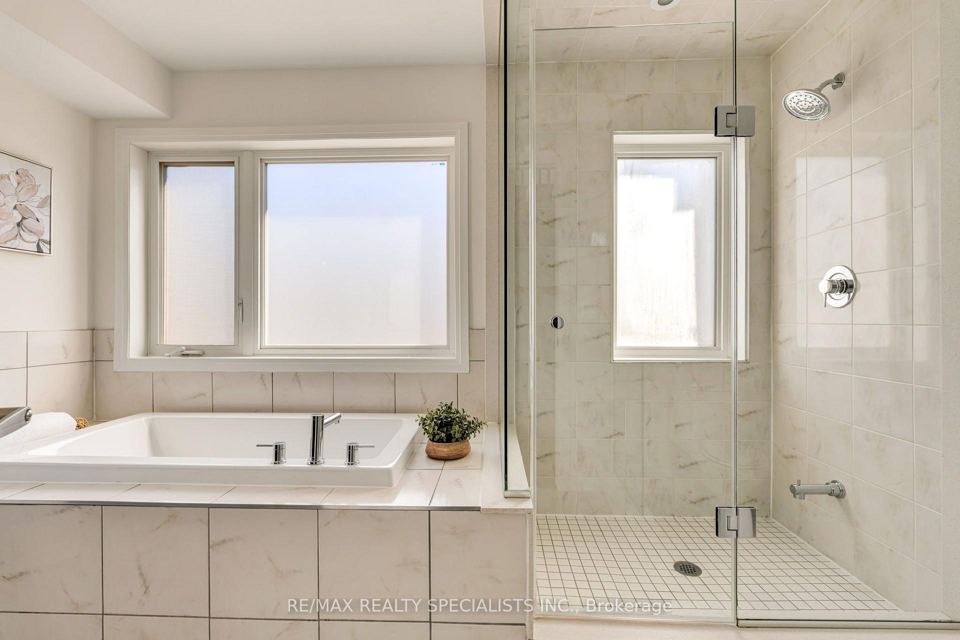 Photo 33 of 162 William Duncan Road, North York, Downsview-Roding-CFB — HOMEH