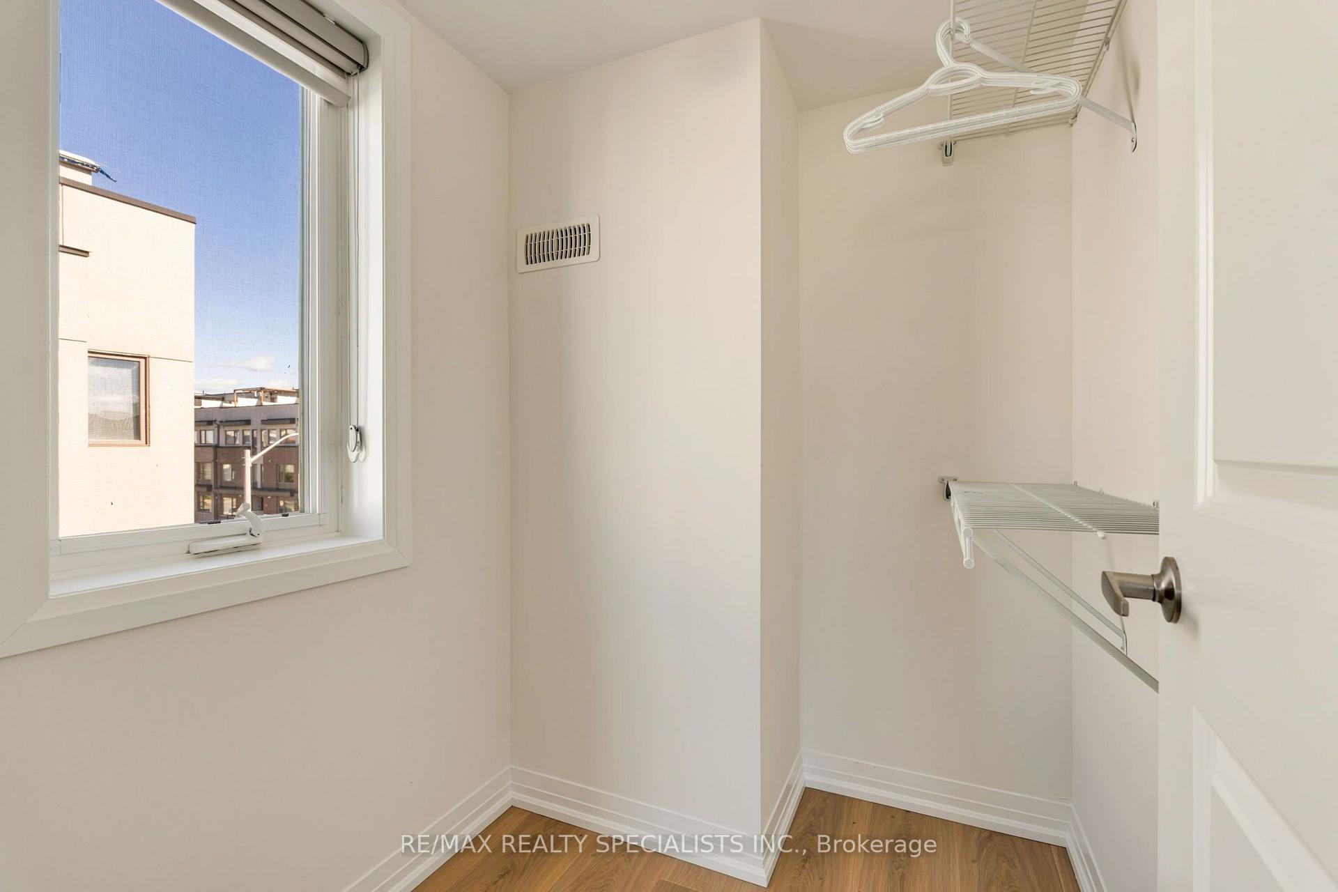 Photo 32 of 162 William Duncan Road, North York, Downsview-Roding-CFB — HOMEH