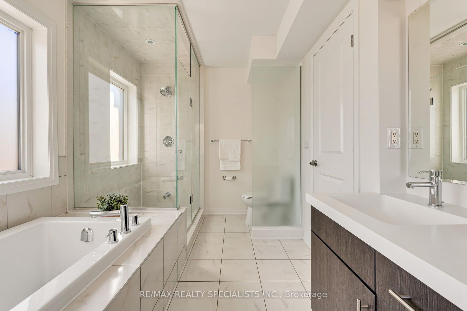 Photo 35 of 162 William Duncan Road, North York, Downsview-Roding-CFB — HOMEH