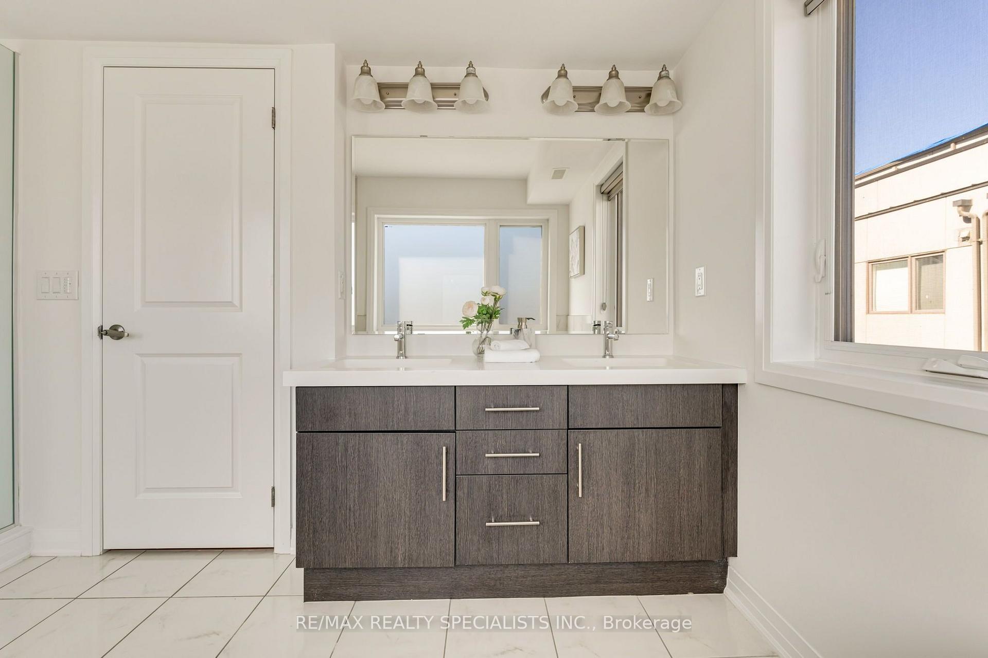 Photo 36 of 162 William Duncan Road, North York, Downsview-Roding-CFB — HOMEH