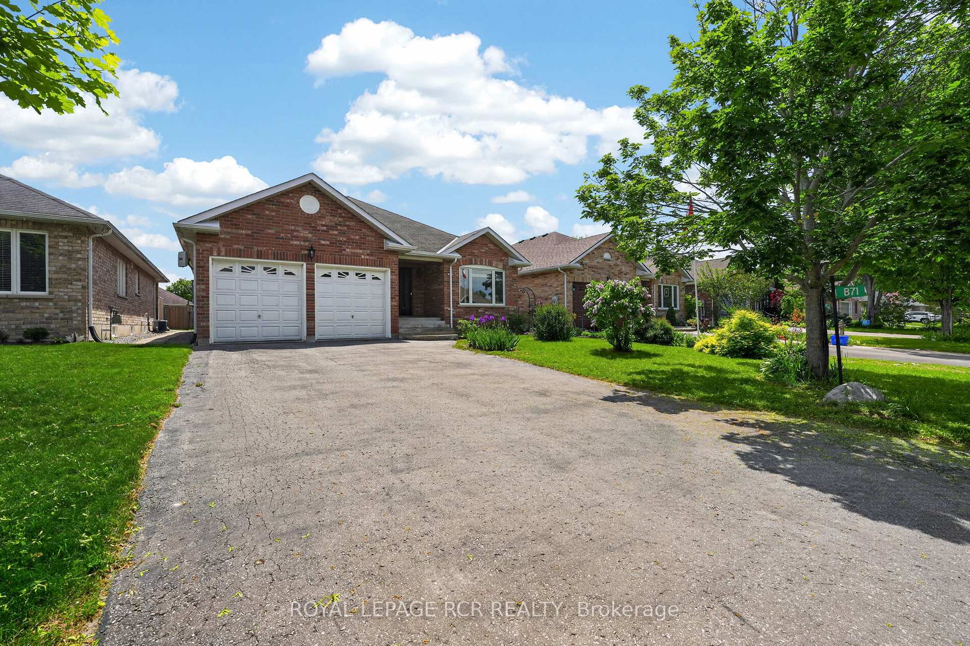 Photo 2 of 71 Elmwood Avenue, Brock, Beaverton — HOMEH