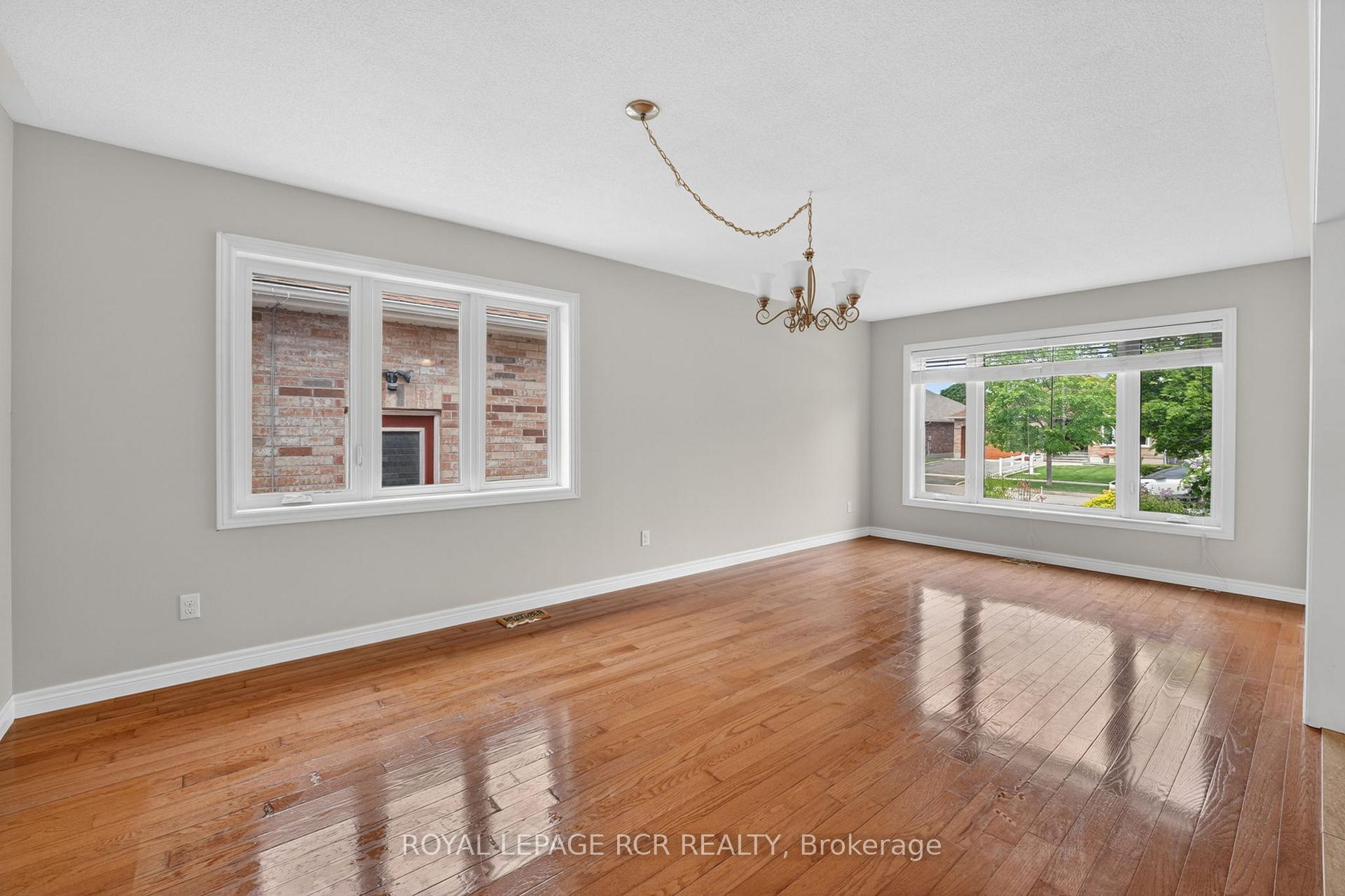 Photo 4 of 71 Elmwood Avenue, Brock, Beaverton — HOMEH