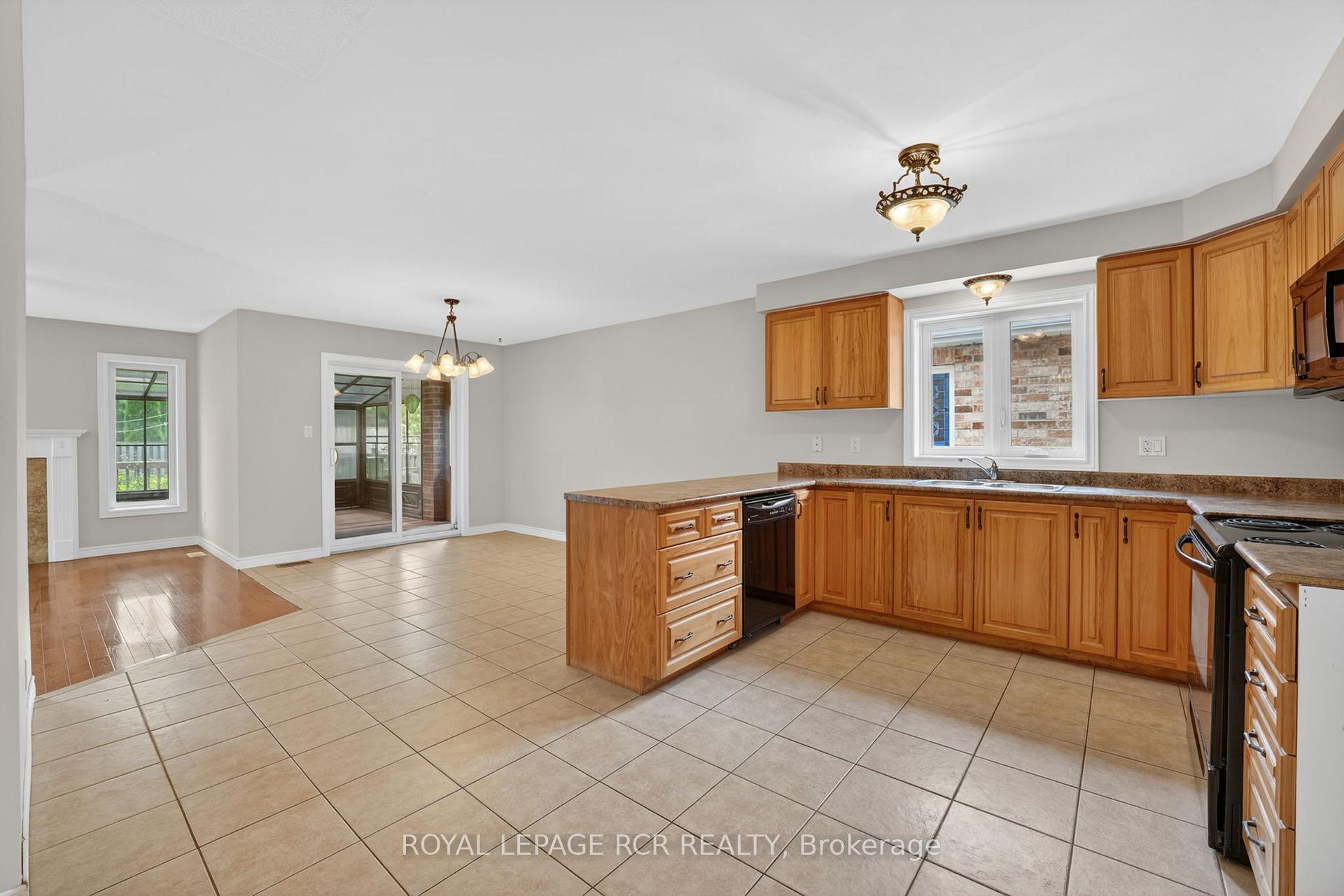 Photo 6 of 71 Elmwood Avenue, Brock, Beaverton — HOMEH