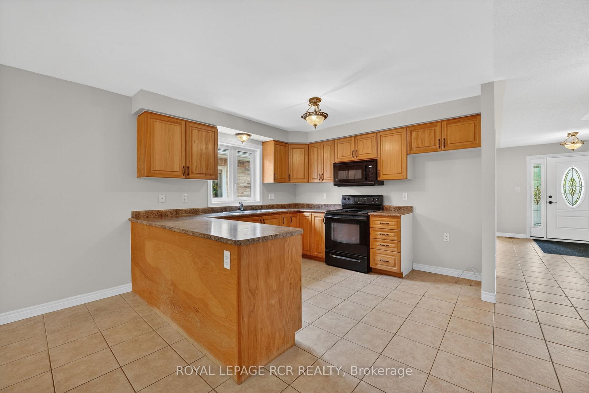 Photo 7 of 71 Elmwood Avenue, Brock, Beaverton — HOMEH