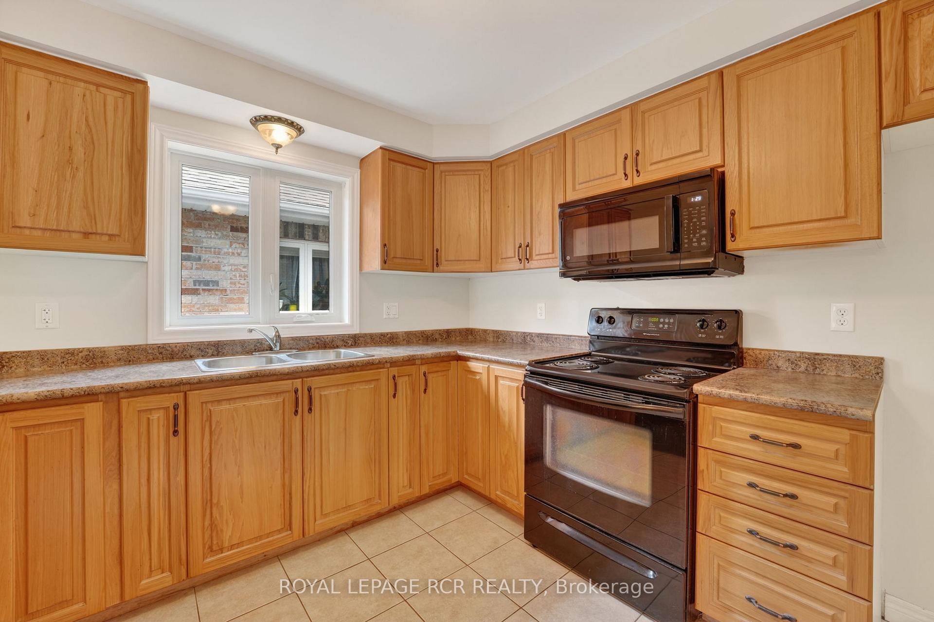 Photo 8 of 71 Elmwood Avenue, Brock, Beaverton — HOMEH