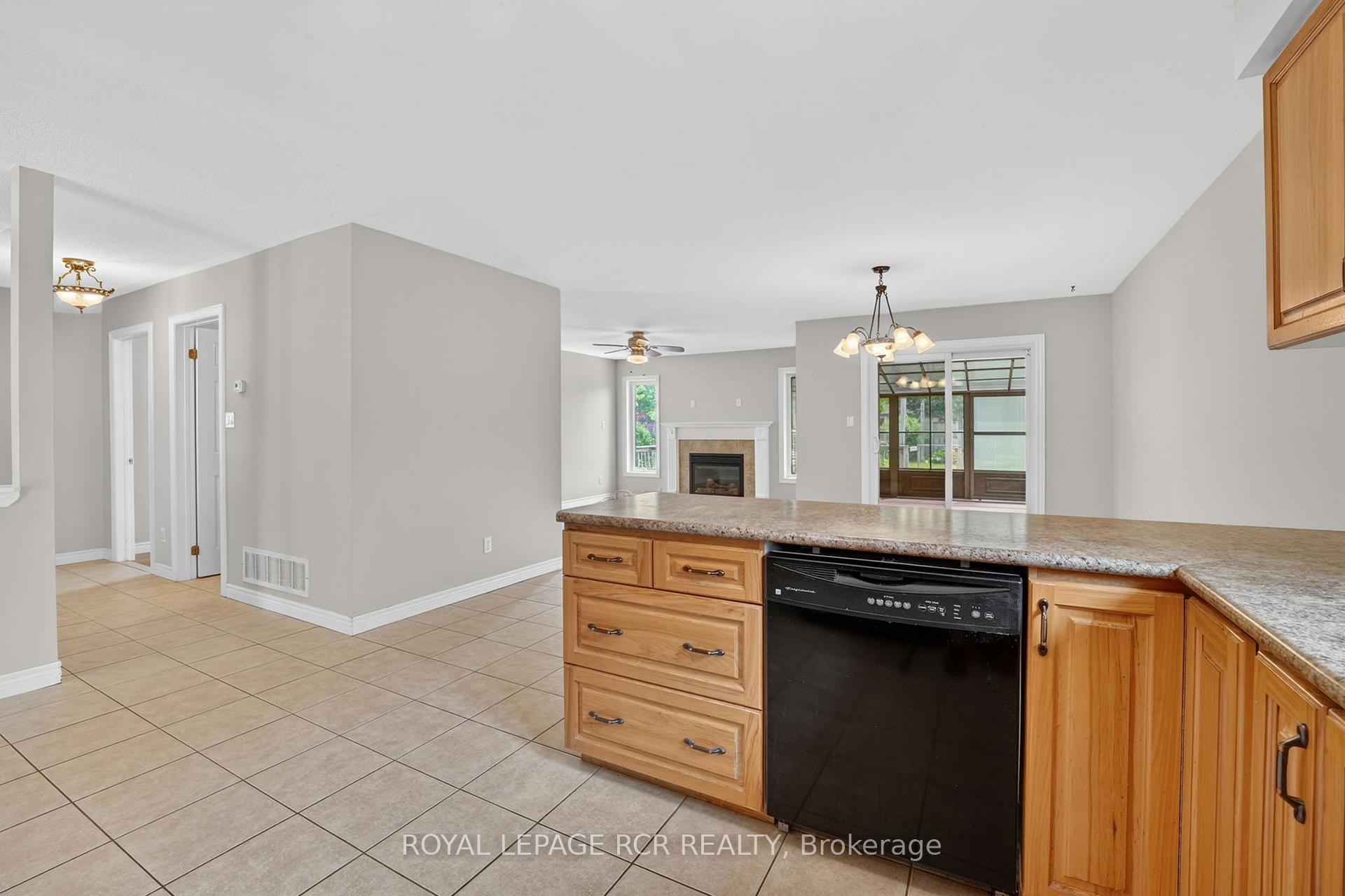 Photo 9 of 71 Elmwood Avenue, Brock, Beaverton — HOMEH
