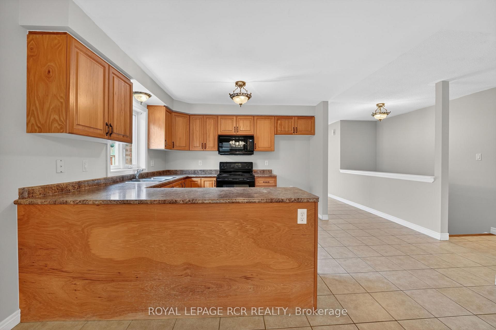 Photo 10 of 71 Elmwood Avenue, Brock, Beaverton — HOMEH