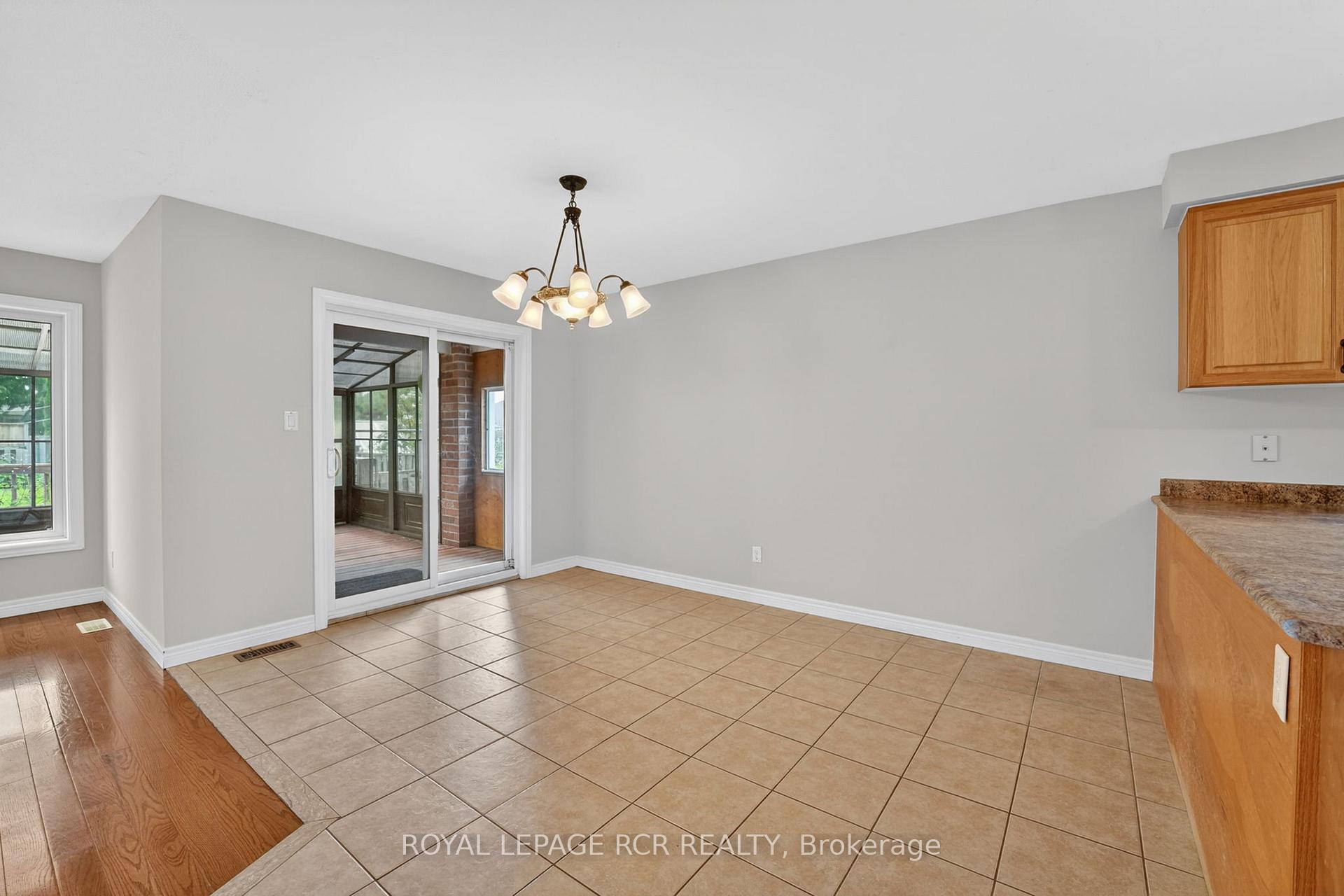 Photo 11 of 71 Elmwood Avenue, Brock, Beaverton — HOMEH